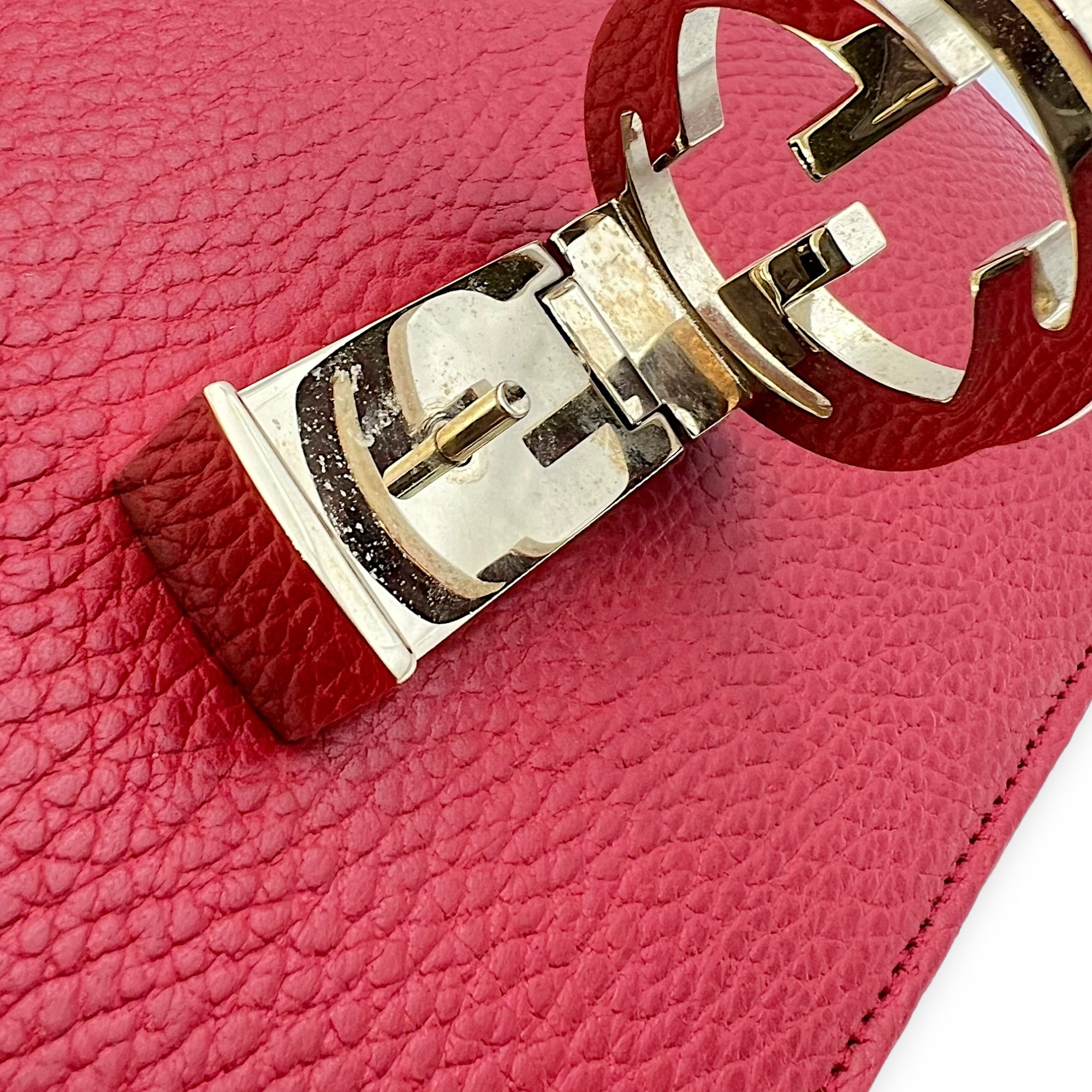 Gucci Interlocking G Shoulder Bag Red in Calfskin, Gold hardware_15