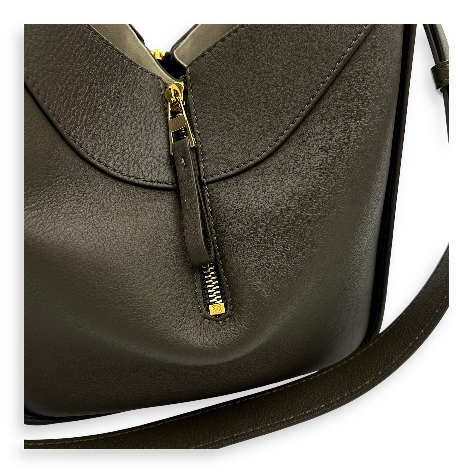 Loewe Hammock Compact Green Bucket Bag in Calfskin, Gold hardware_7