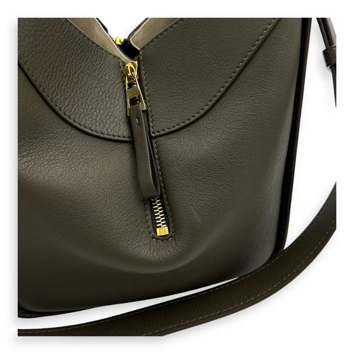 Loewe Hammock Compact Green Bucket Bag in Calfskin, Gold hardware_7