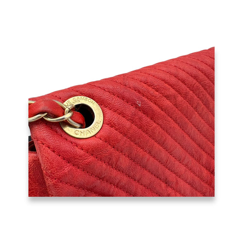 Chevron Classic Flap Red Shoulder Bag in Calfskin, Gold hardware