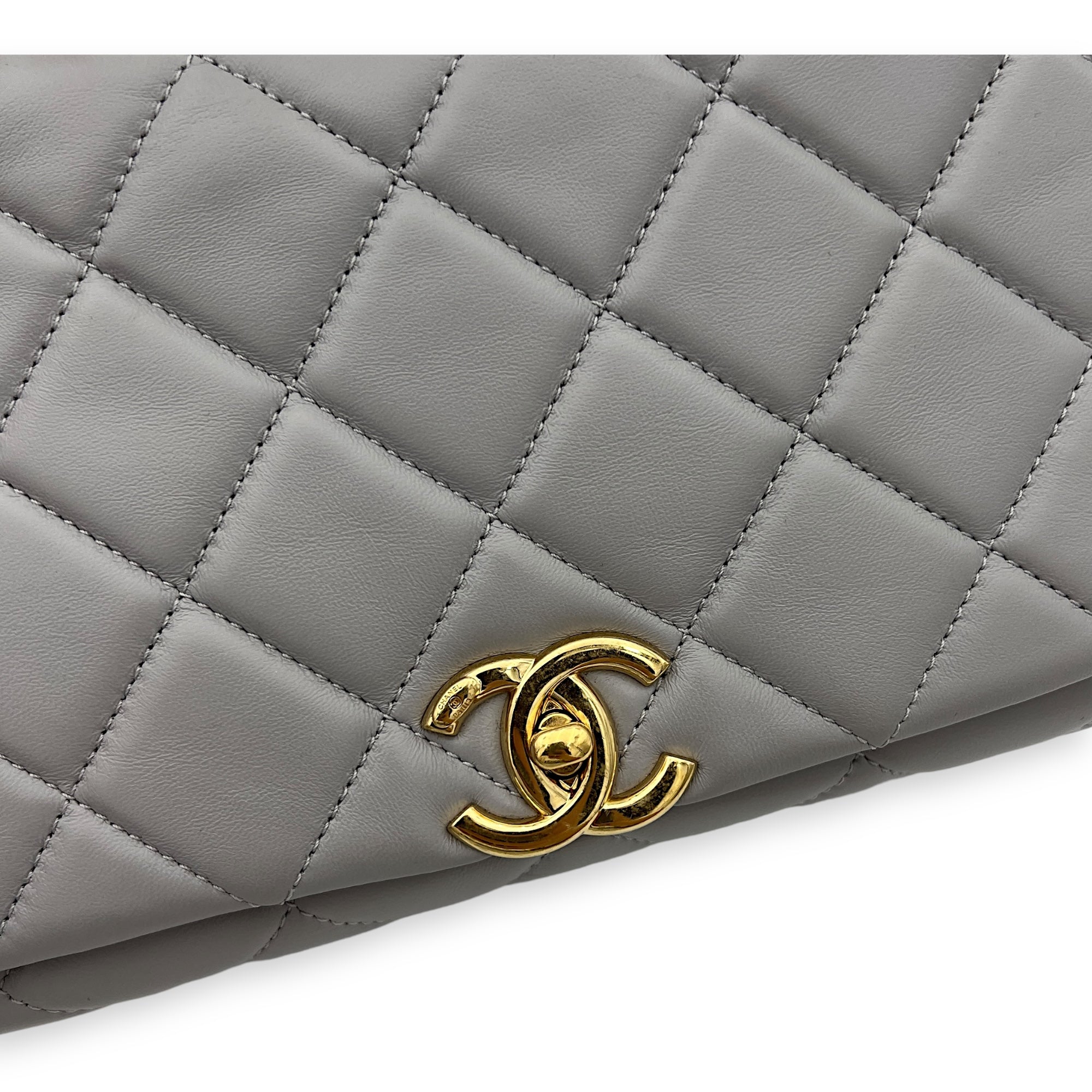 CC Crossbody Bag Grey in Lambskin, Gold hardware