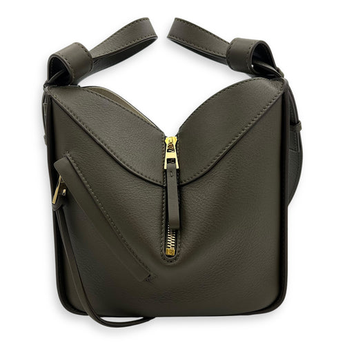 Loewe Hammock Compact Green Bucket Bag in Calfskin, Gold hardware_4