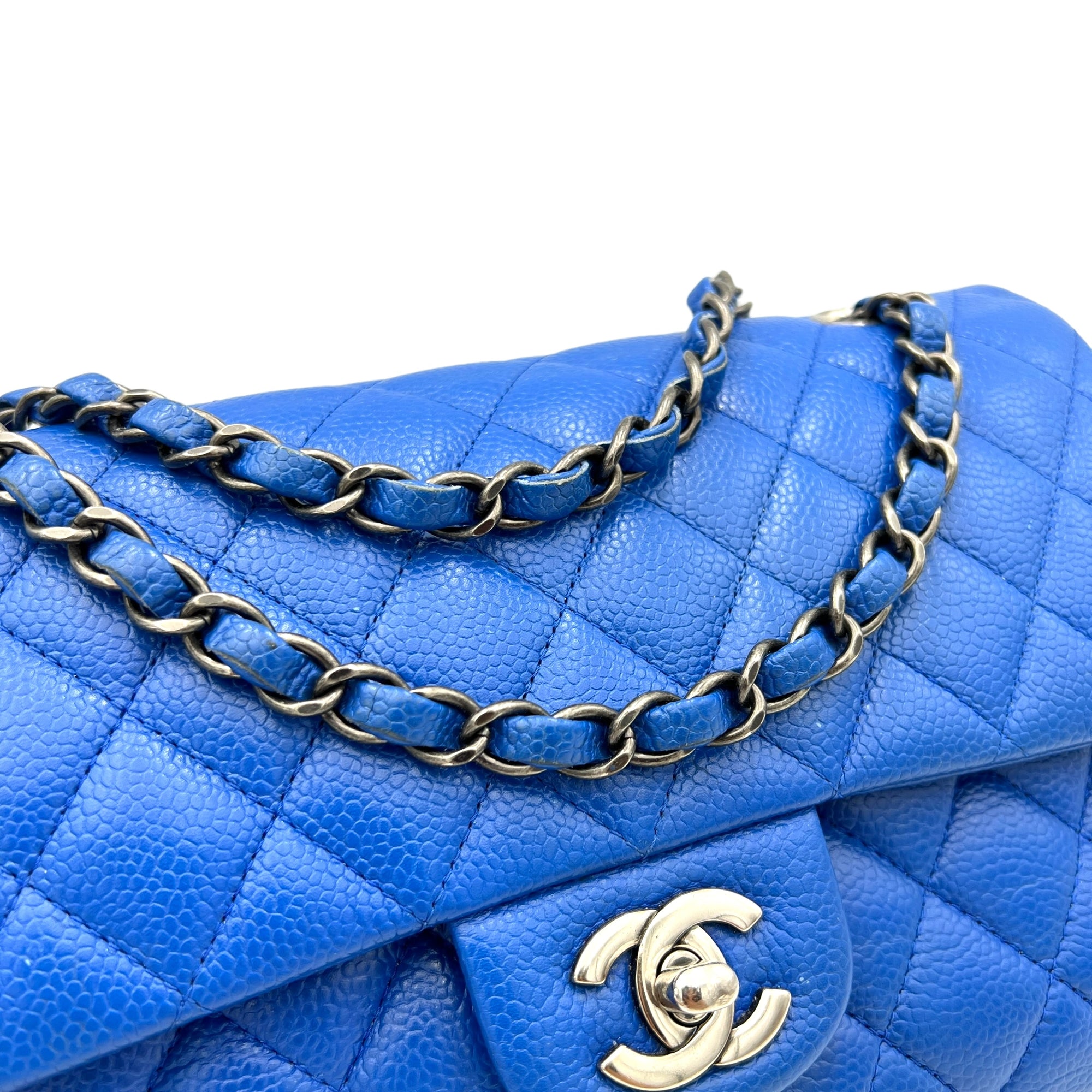 Classic Medium Blue Shoulder Bag in Caviar Leather, Ruthenium hardware