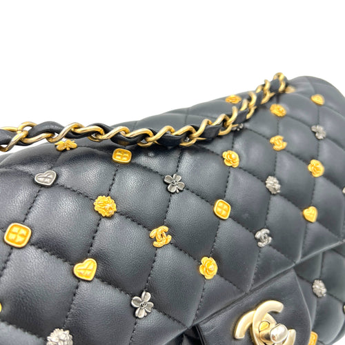 Classic Medium Black Shoulder Bag in Lambskin, Gold hardware