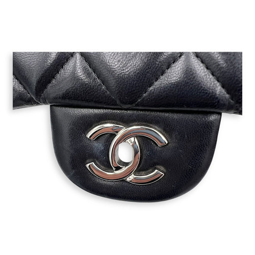 Chanel Classic Maxi Black Shoulder Bag in Lambskin, Silver hardware_11