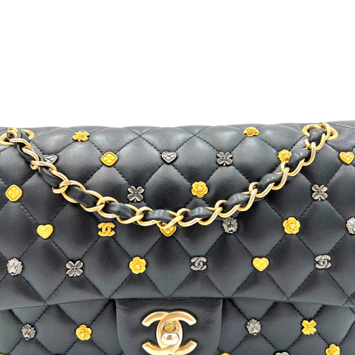 Classic Medium Black Shoulder Bag in Lambskin, Gold hardware