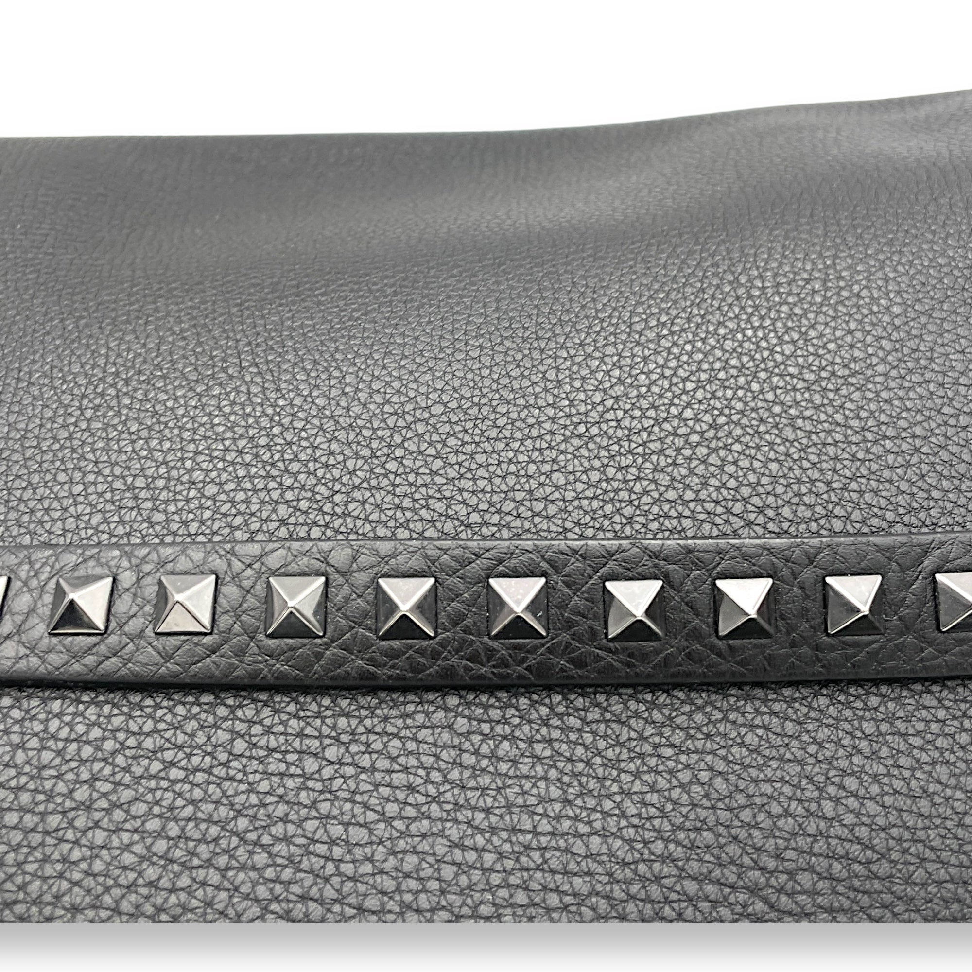 Rockstud Flap Black Messenger in Calfskin, Silver hardware