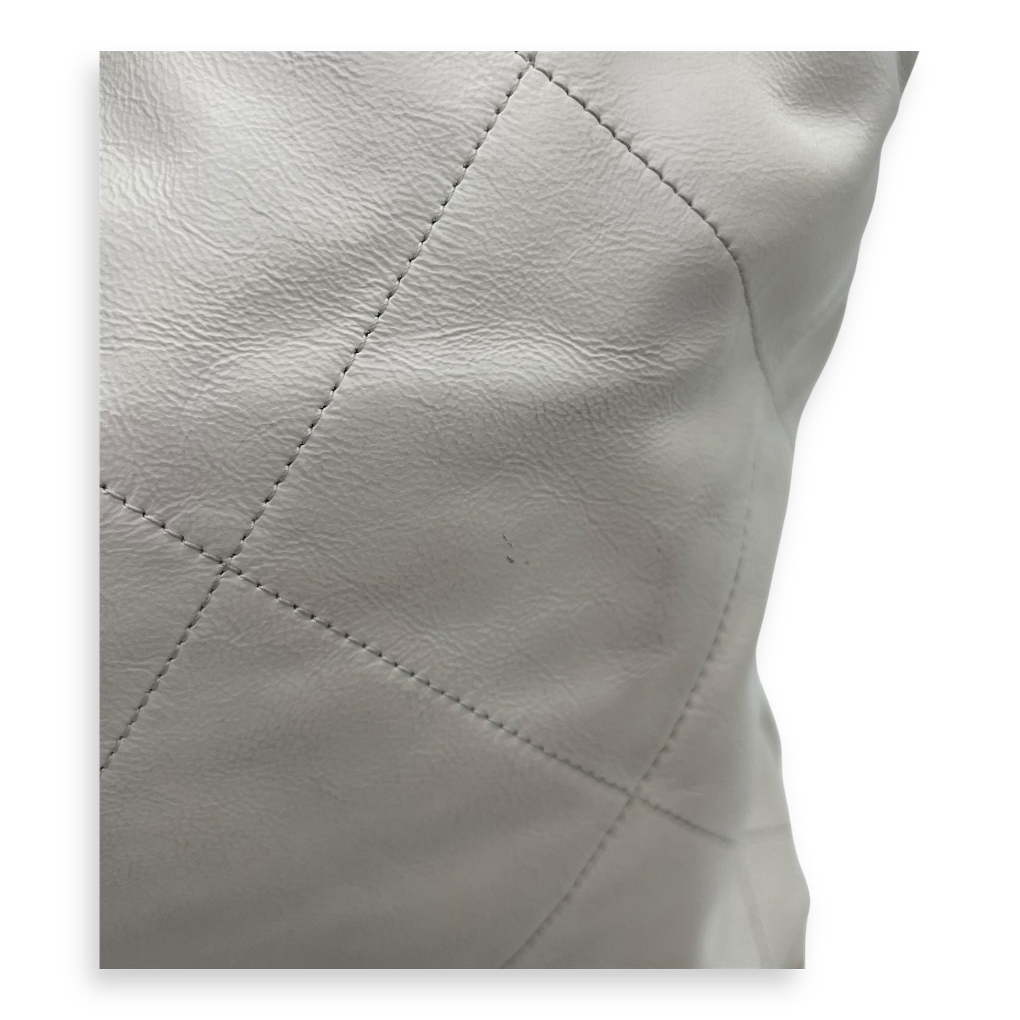 Chanel 22 Tote Tote Bag Small White in Calfskin, Silver hardware_9