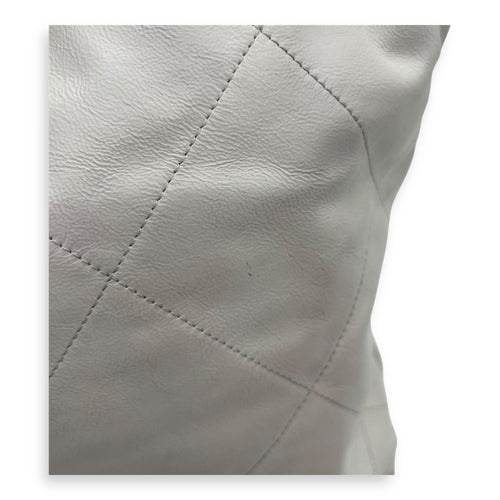 Chanel 22 Tote Tote Bag Small White in Calfskin, Silver hardware_9
