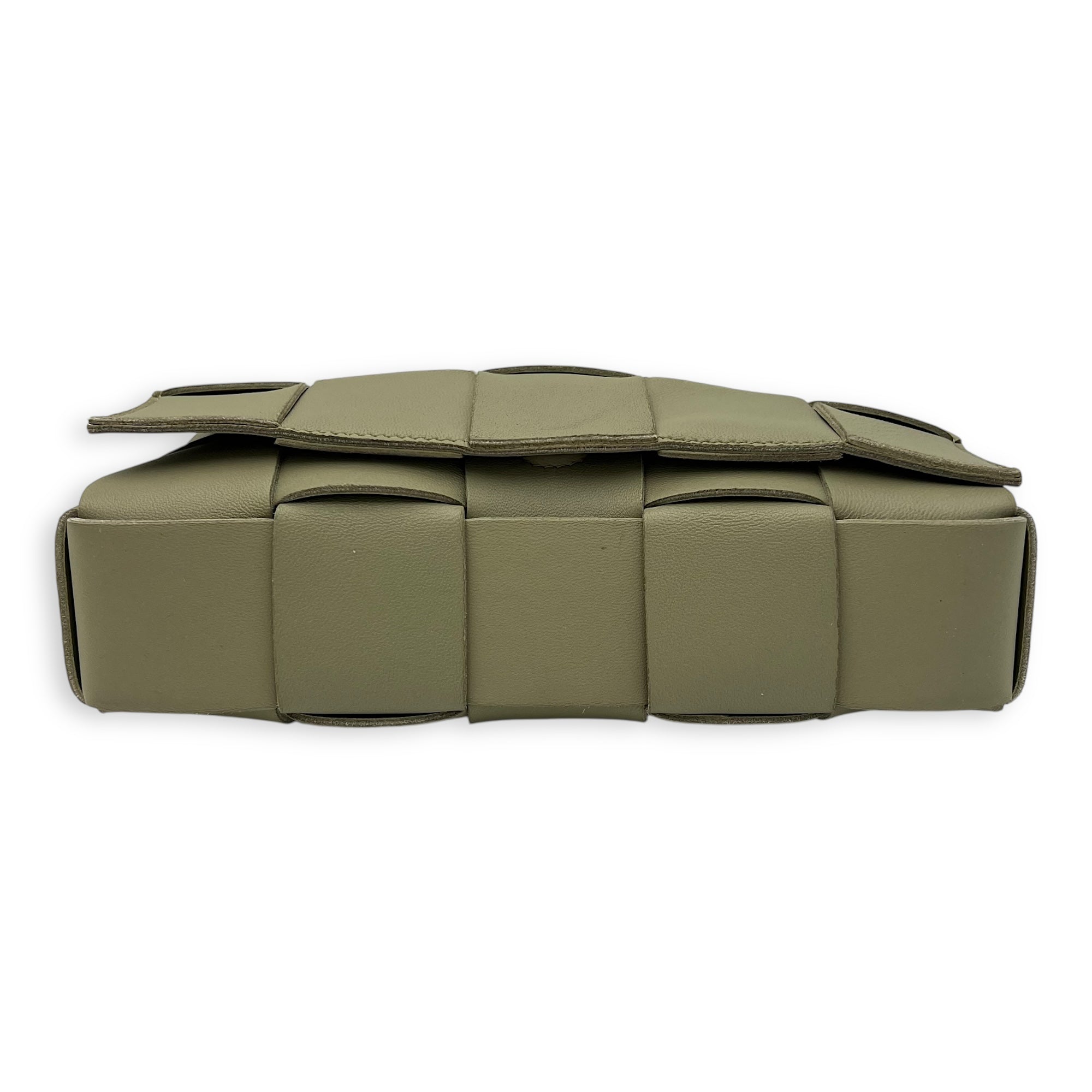 Bottega Veneta Cassette Green Shoulder Bag in Calfskin, Gold hardware_5