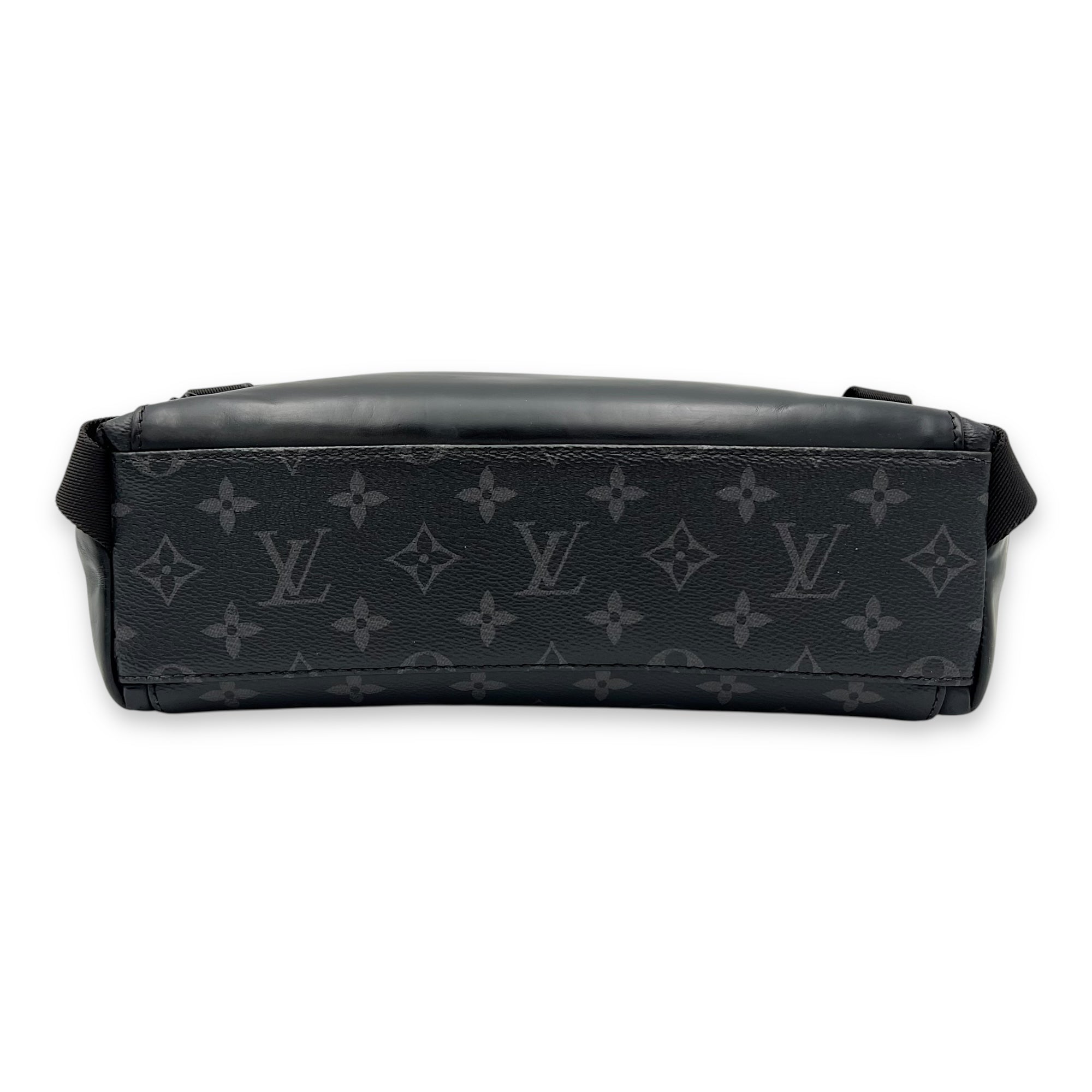 Louis Vuitton Voyager Messenger MM Black in Canvas, Silver hardware_5