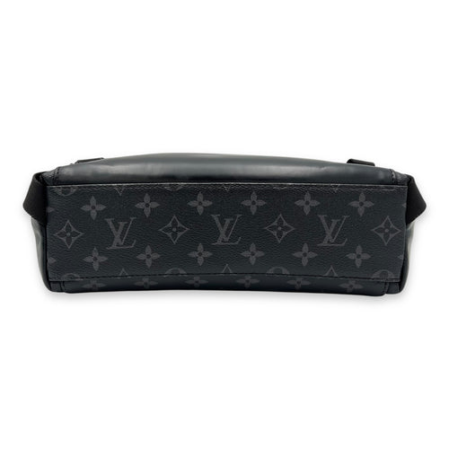 Louis Vuitton Voyager Messenger MM Black in Canvas, Silver hardware_5