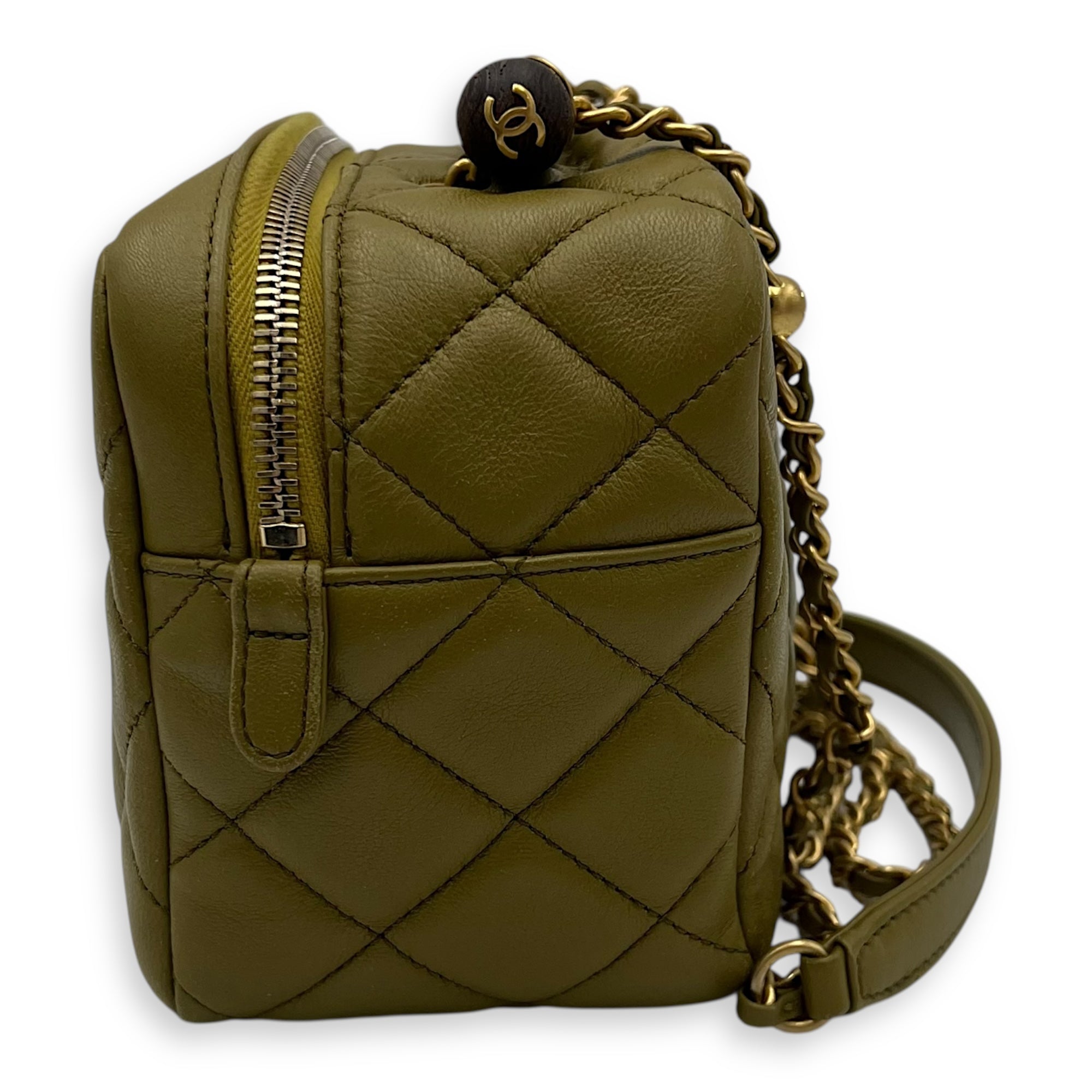 Chanel Wenge Wood Green Crossbody Bag in Lambskin, Gold hardware_4
