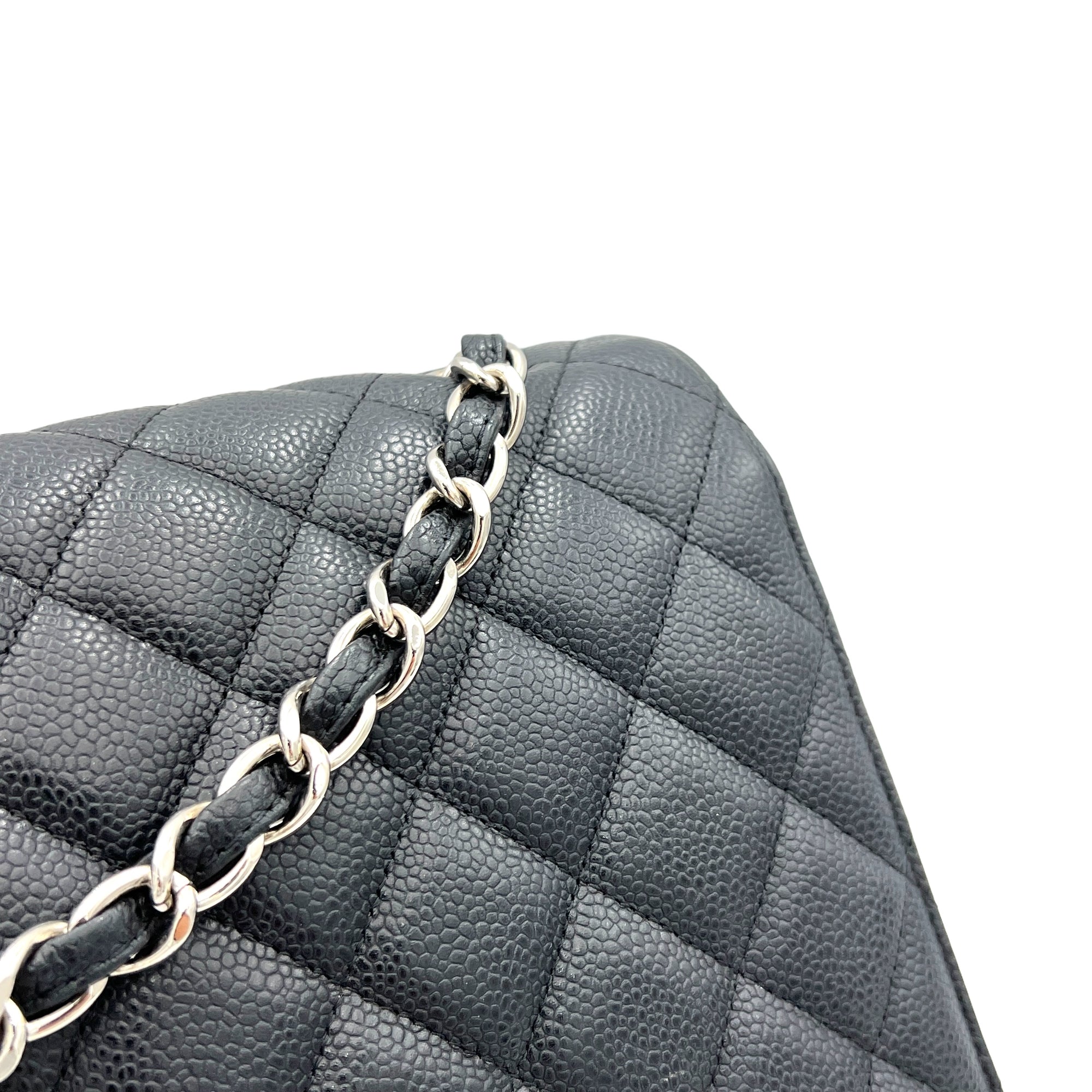 Classic Maxi Black Shoulder Bag in Caviar Leather, Silver hardware