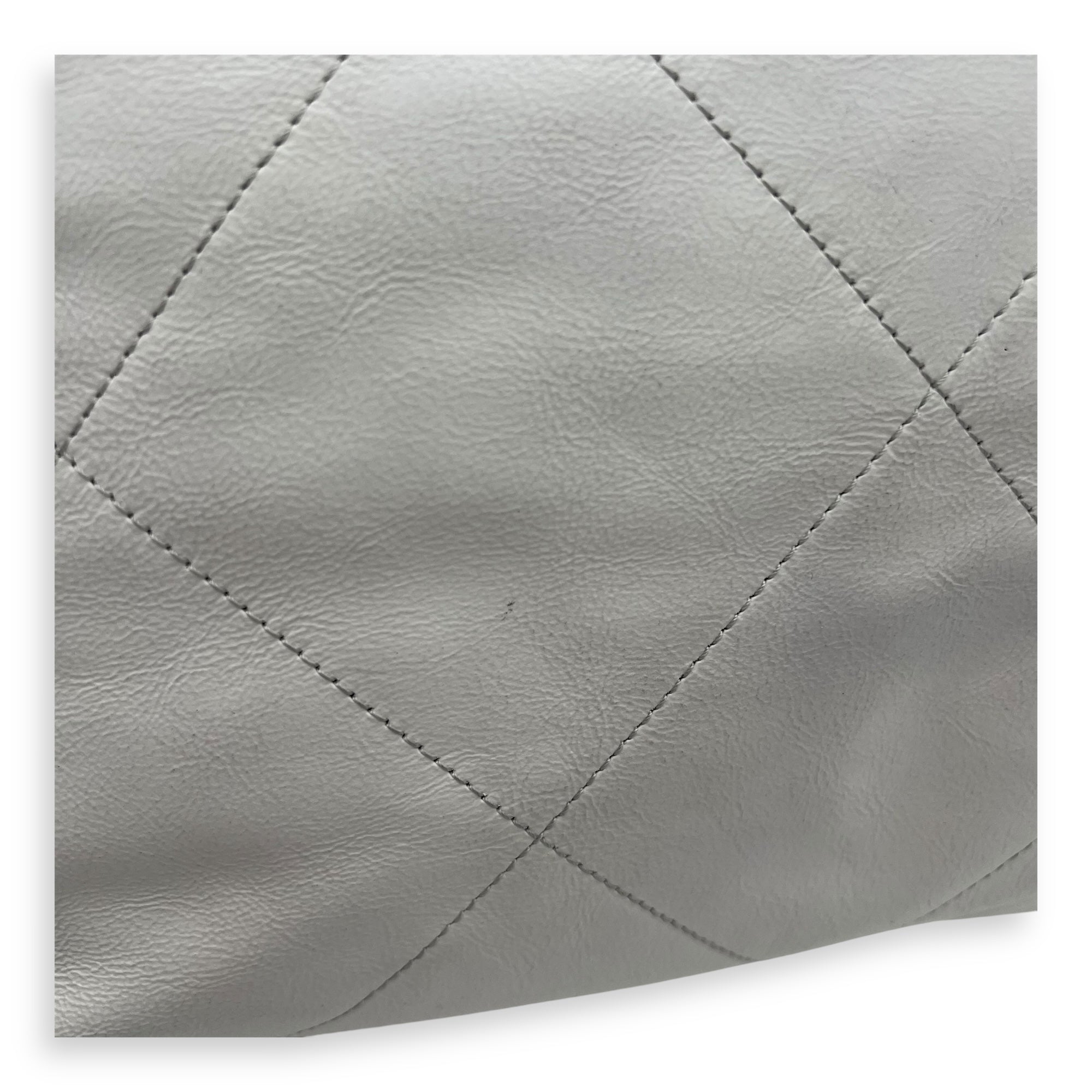 Chanel 22 Tote Tote Bag Small White in Calfskin, Silver hardware_8