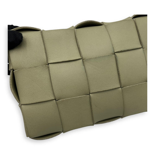Bottega Veneta Cassette Green Shoulder Bag in Calfskin, Gold hardware_7