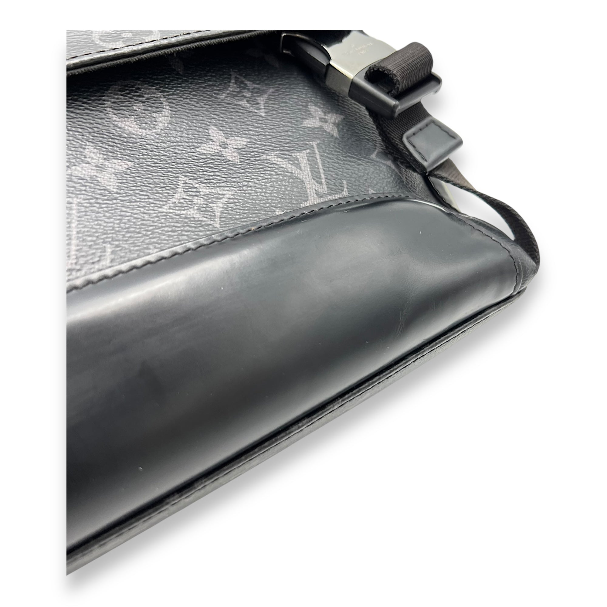 Louis Vuitton Voyager Messenger MM Black in Canvas, Silver hardware_7