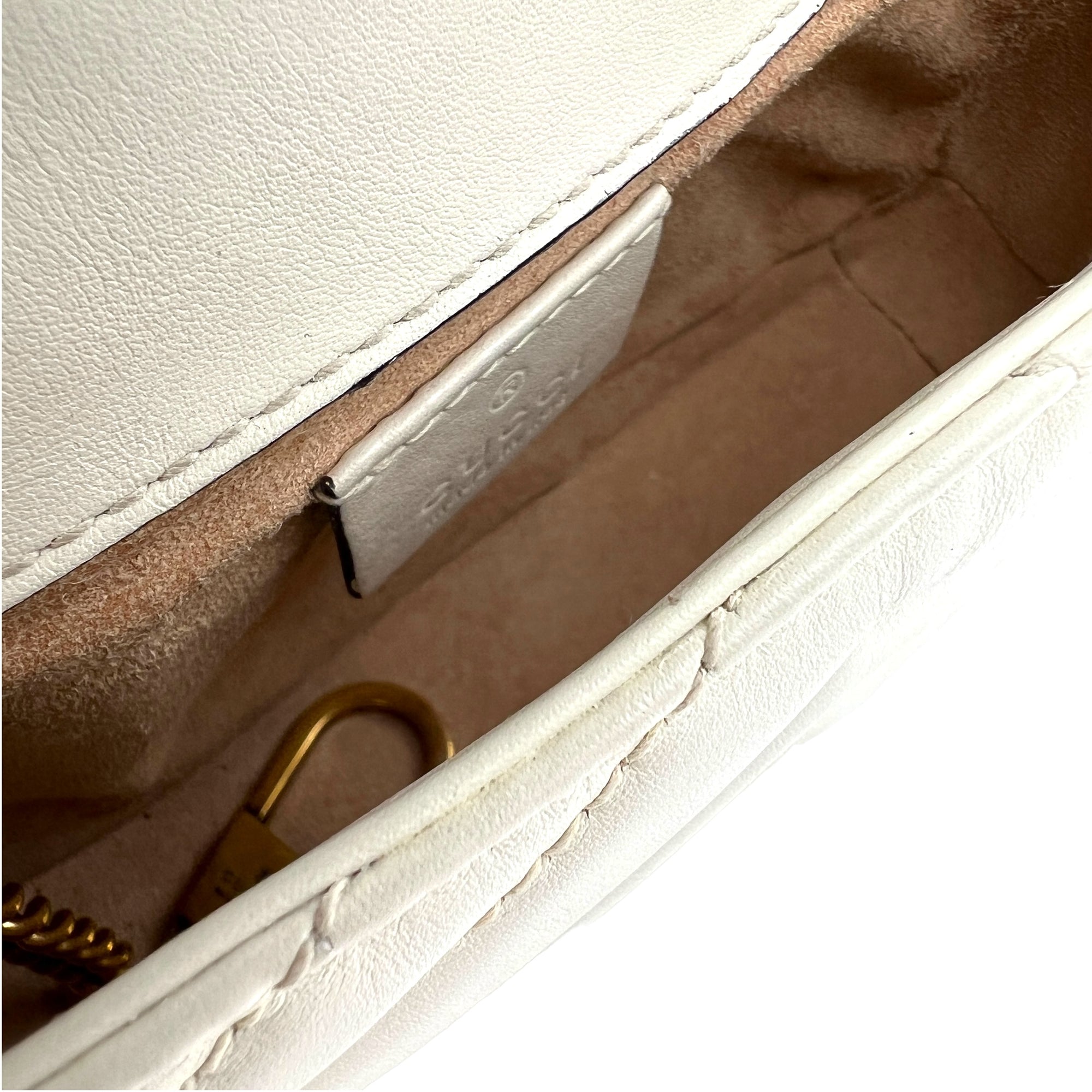 GG Marmont White Crossbody Bag in Calfskin, Gold hardware