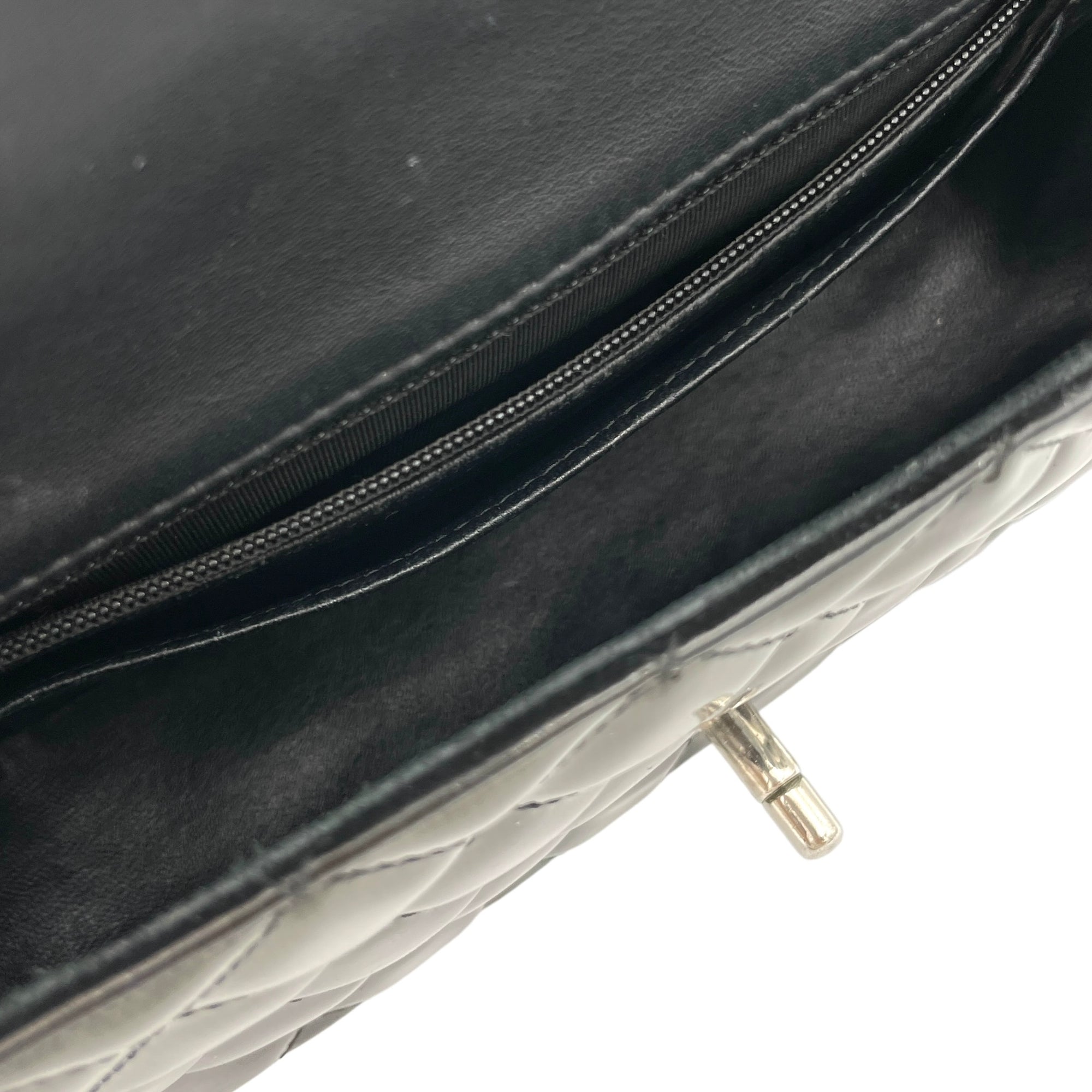 Classic Flap Gradient Black Crossbody Bag in Patent Leather, Silver hardware