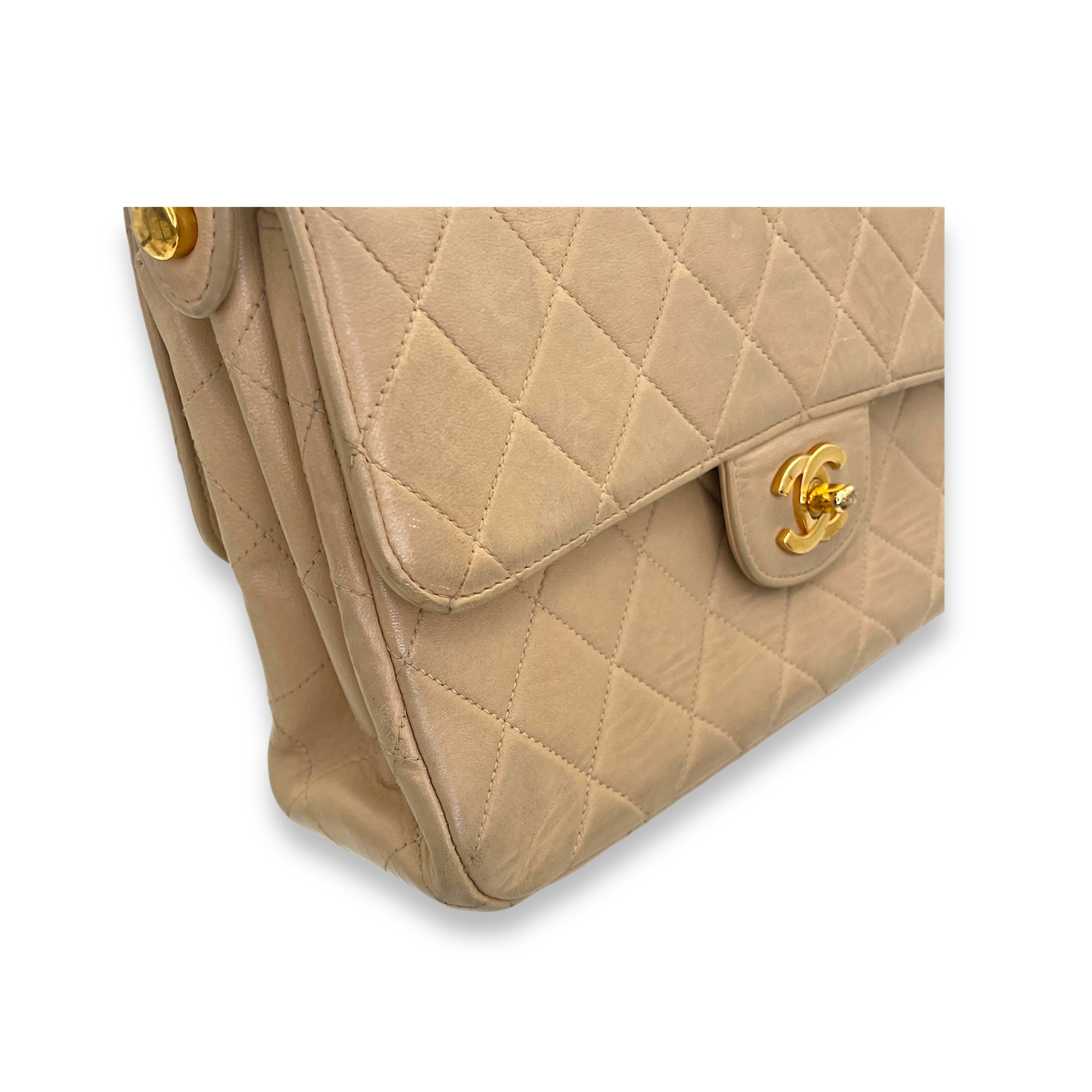 Vintage Classic Flap Shoulder Bag Beige in Lambskin, Gold hardware