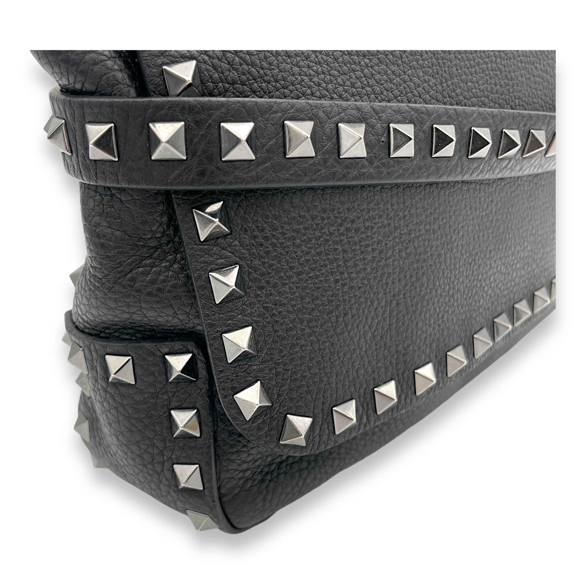 Rockstud Flap Black Messenger in Calfskin, Silver hardware