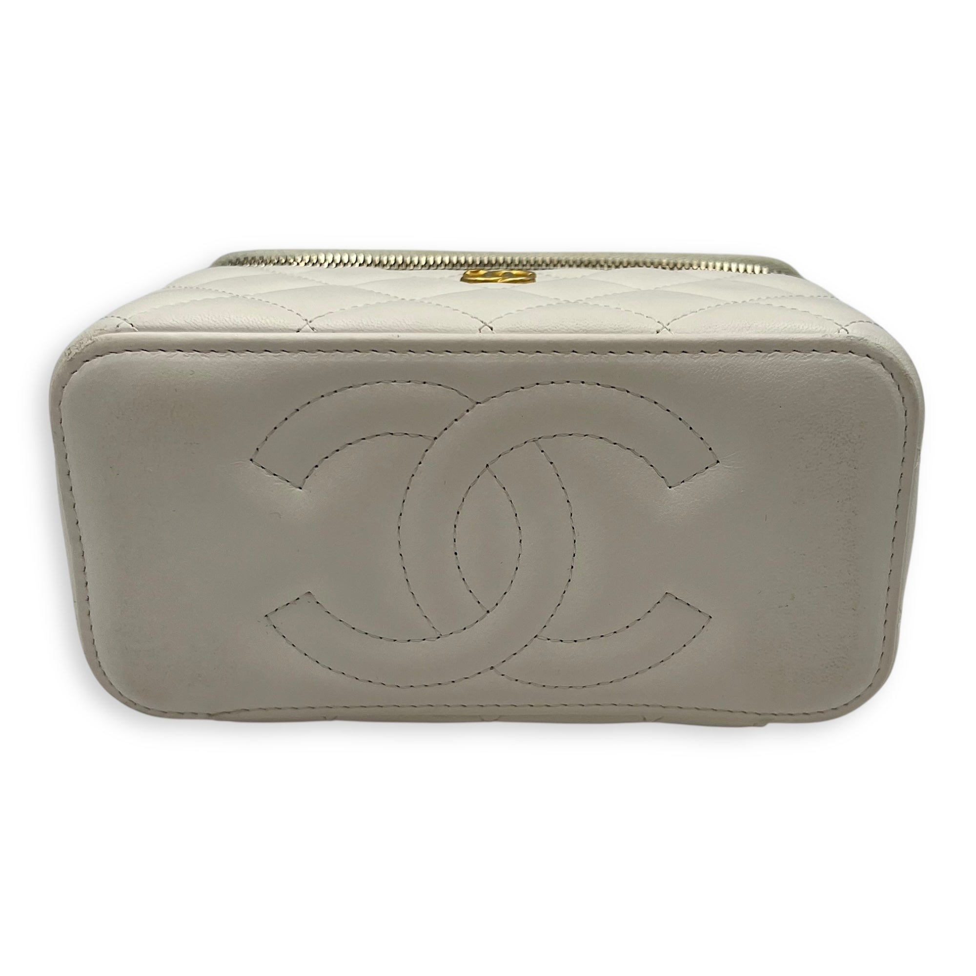 Chanel Pearl Crush Vanity Bag White in Lambskin, Gold hardware_5