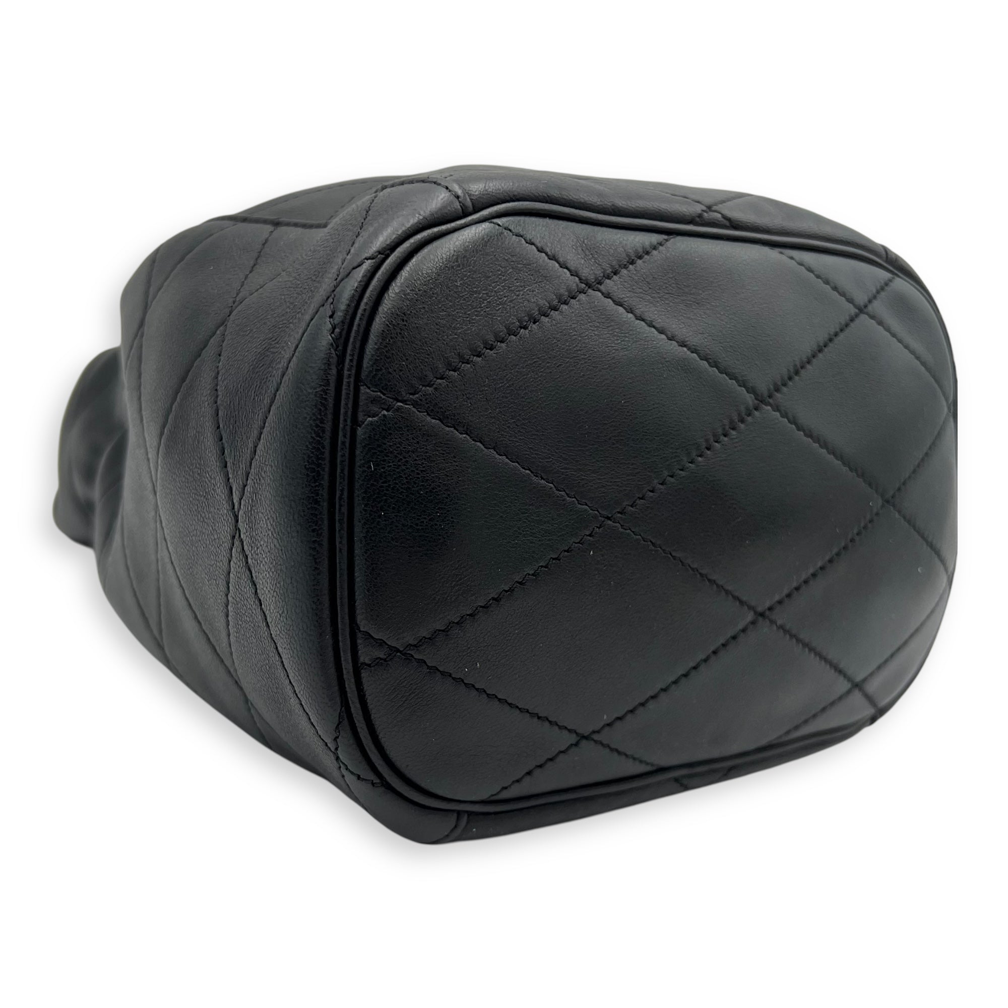 Saint Laurent Le Mallion Bucket Bag Black in Lambskin, Gold hardware_7