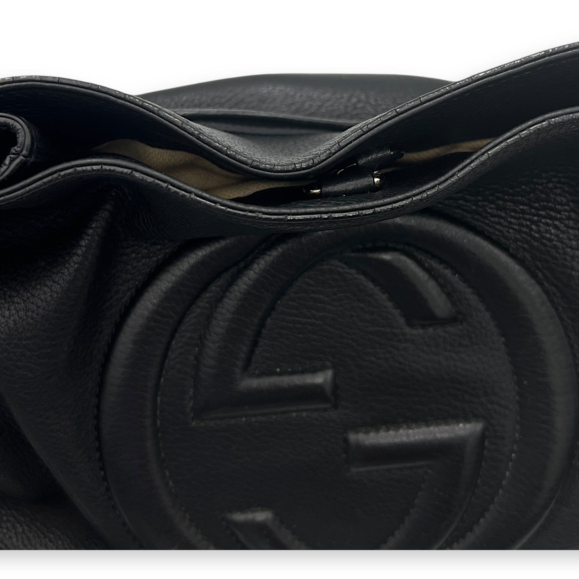 Soho Shoulder Bag Black in Calfskin, Gold hardware