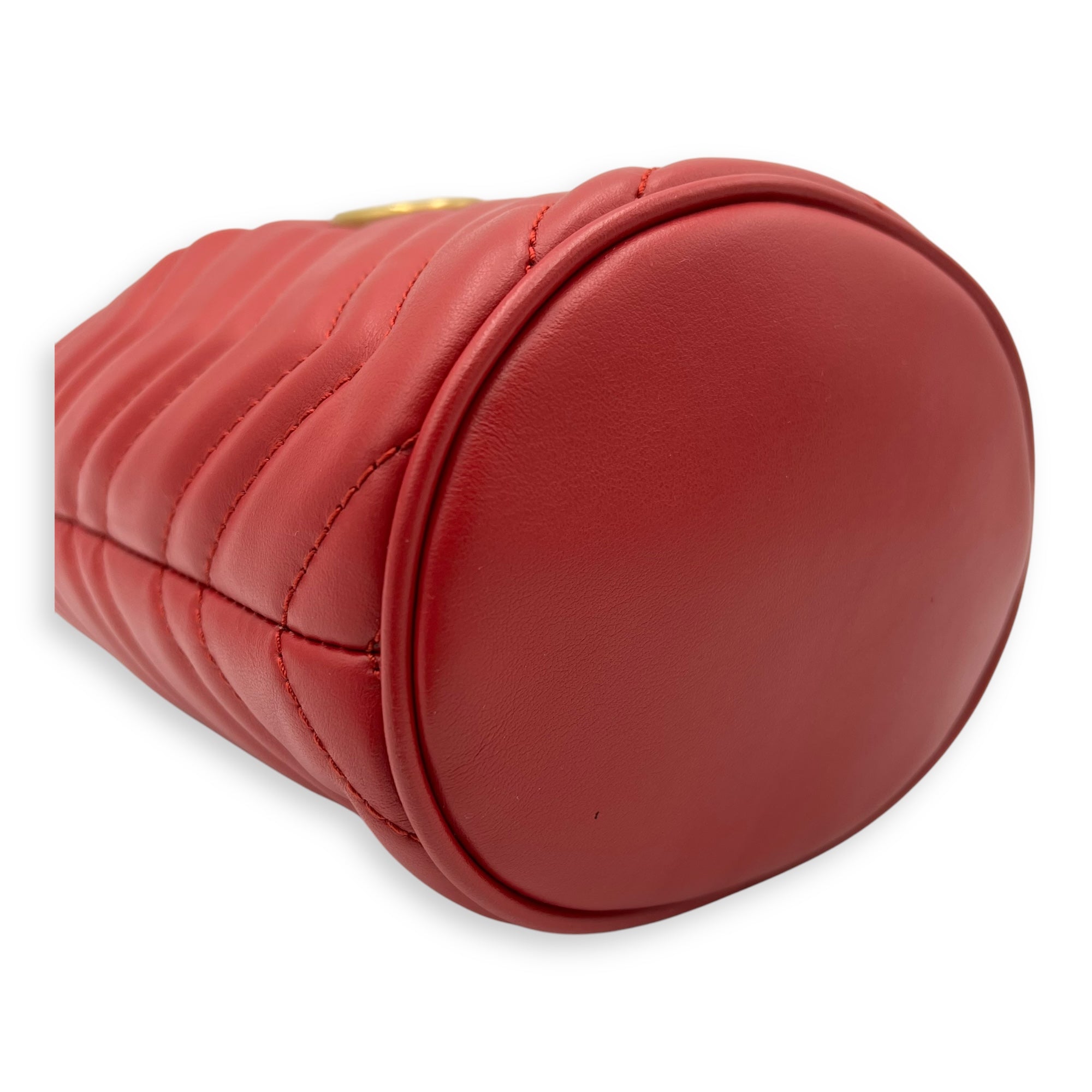 Gucci GG Marmont Bucket Bag Red in Calfskin, Gold hardware_7