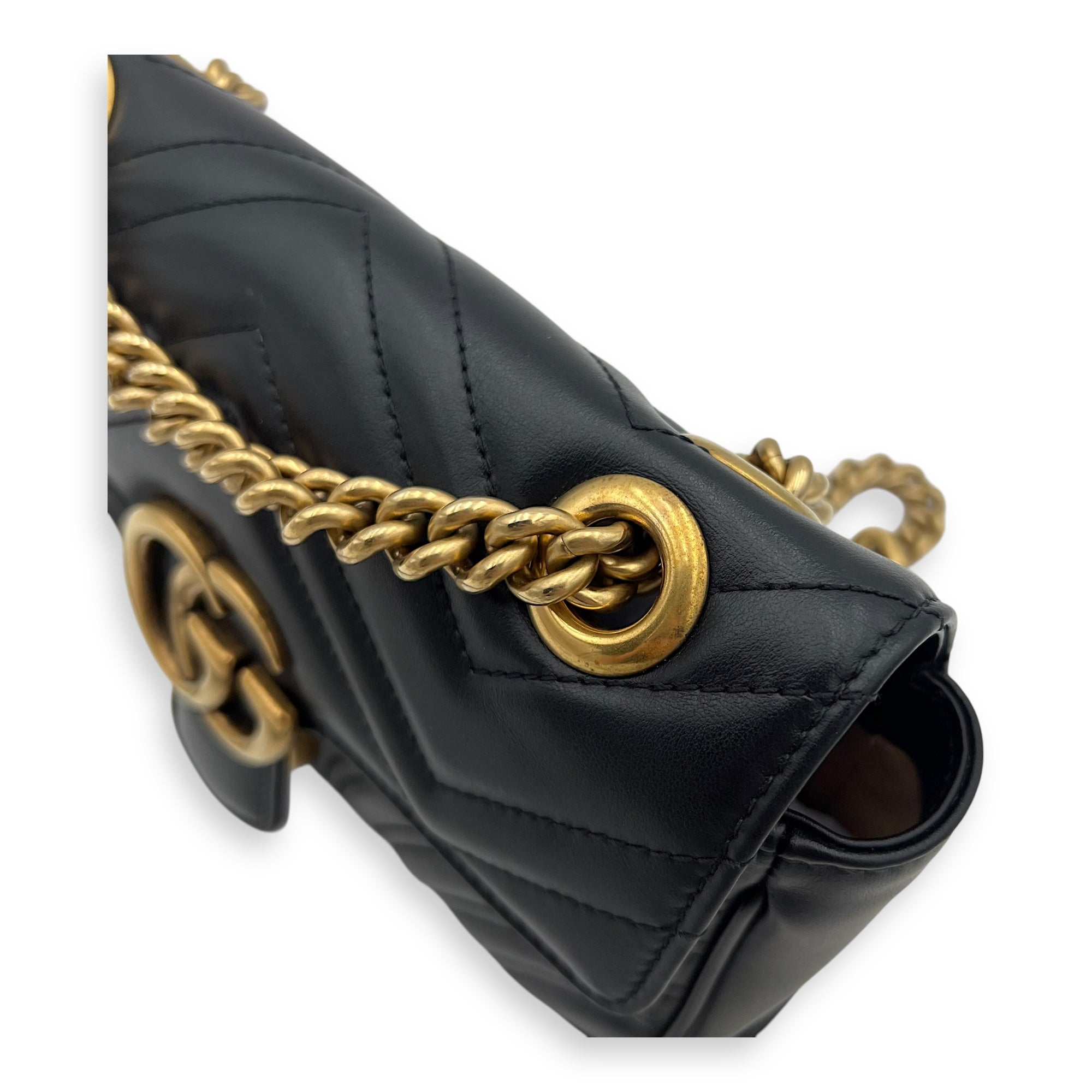 Gucci GG Marmont Shoulder Bag Black in Calfskin, Gold hardware_9