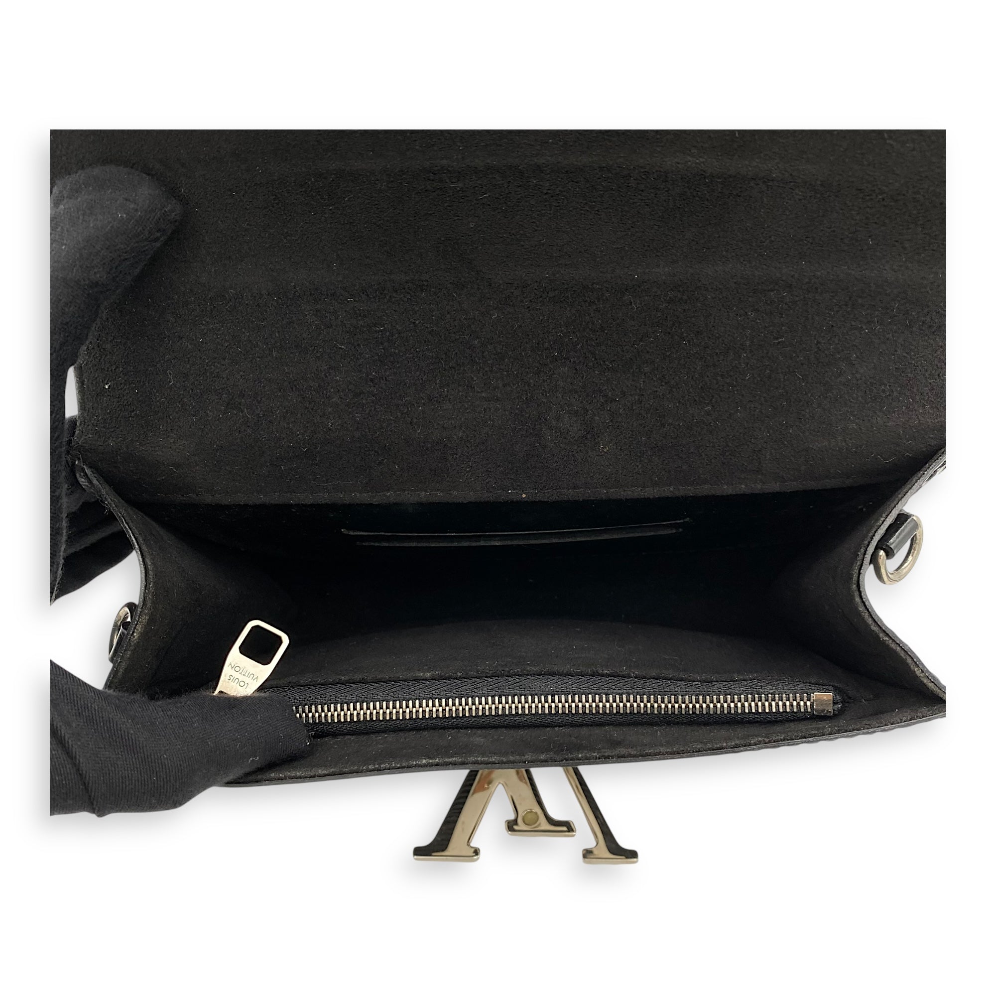Louis Vuitton Louise Wallet On Chain Small Black in Epi Leather, Silver hardware_6