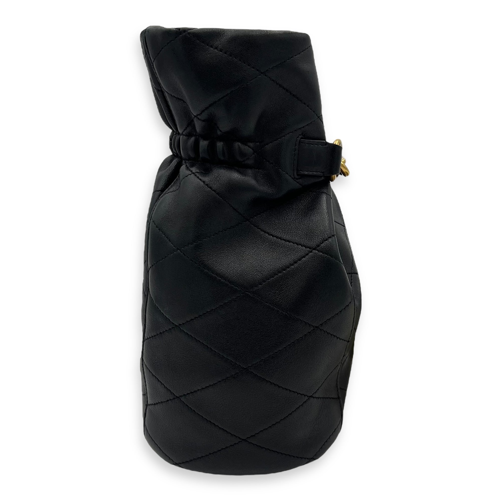 Saint Laurent Le Mallion Bucket Bag Black in Lambskin, Gold hardware_3