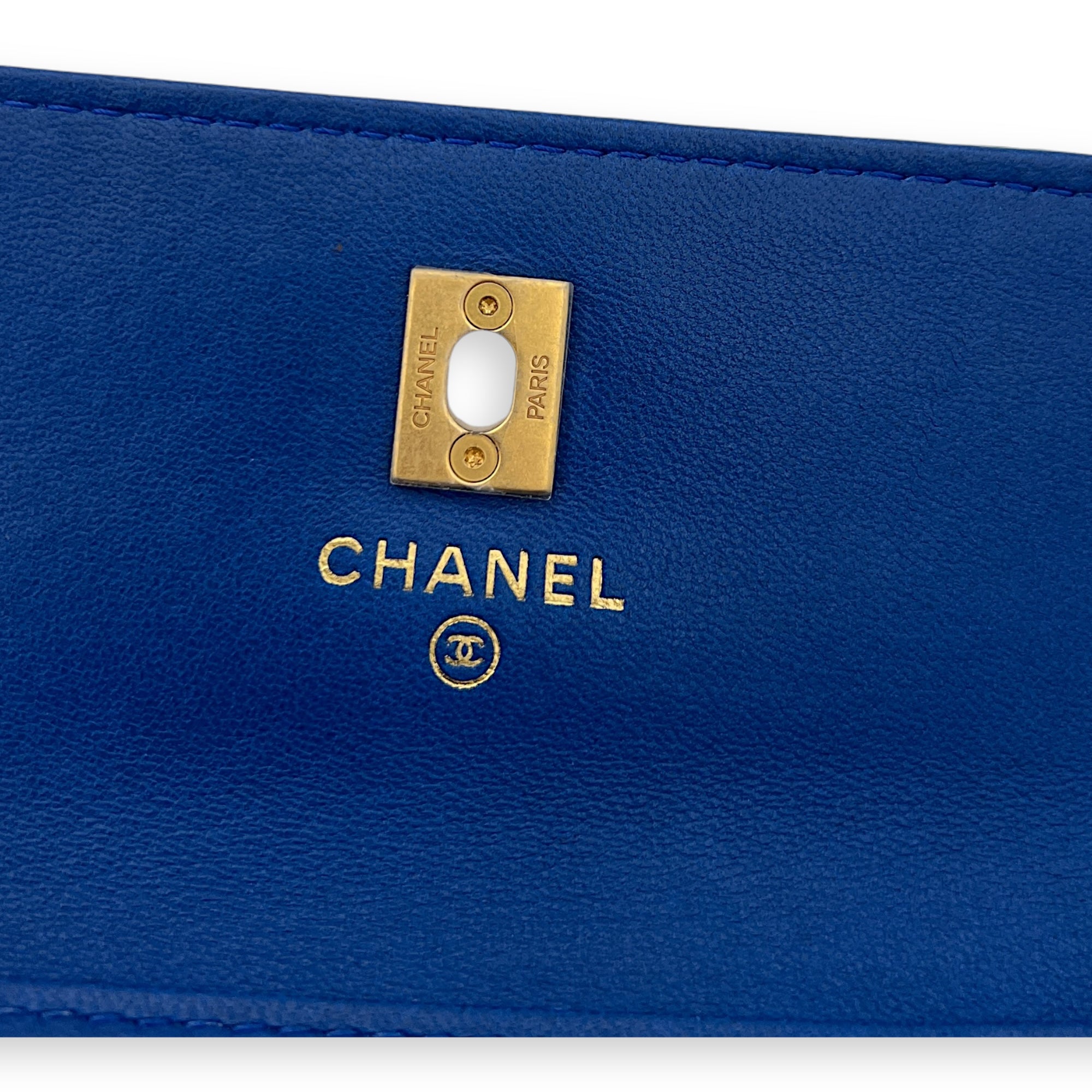 Pearl Crush Mini Blue Wallet On Chain in Calfskin, Gold hardware