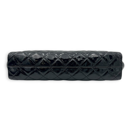 Chanel CC Quilted Black Clutch in Patent Leather, Silver hardware_5