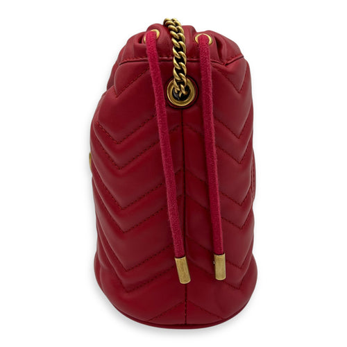 Gucci GG Marmont Bucket Bag Red in Calfskin, Gold hardware_4