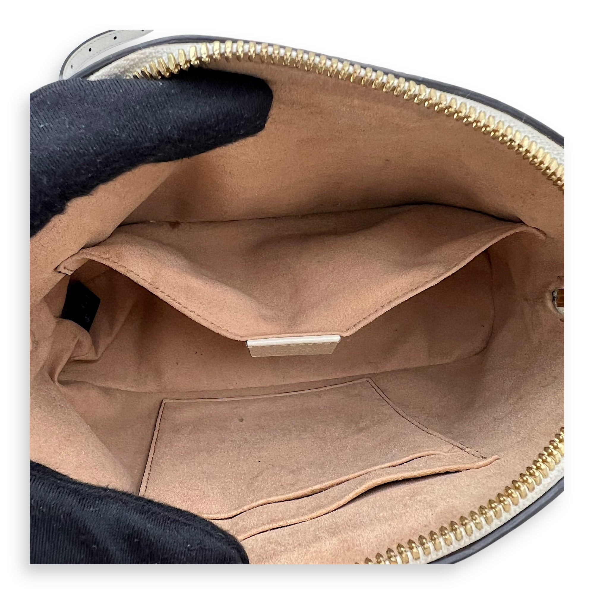 Gucci GG Crossbody Bag White in Coated Canvas, Gold hardware_6