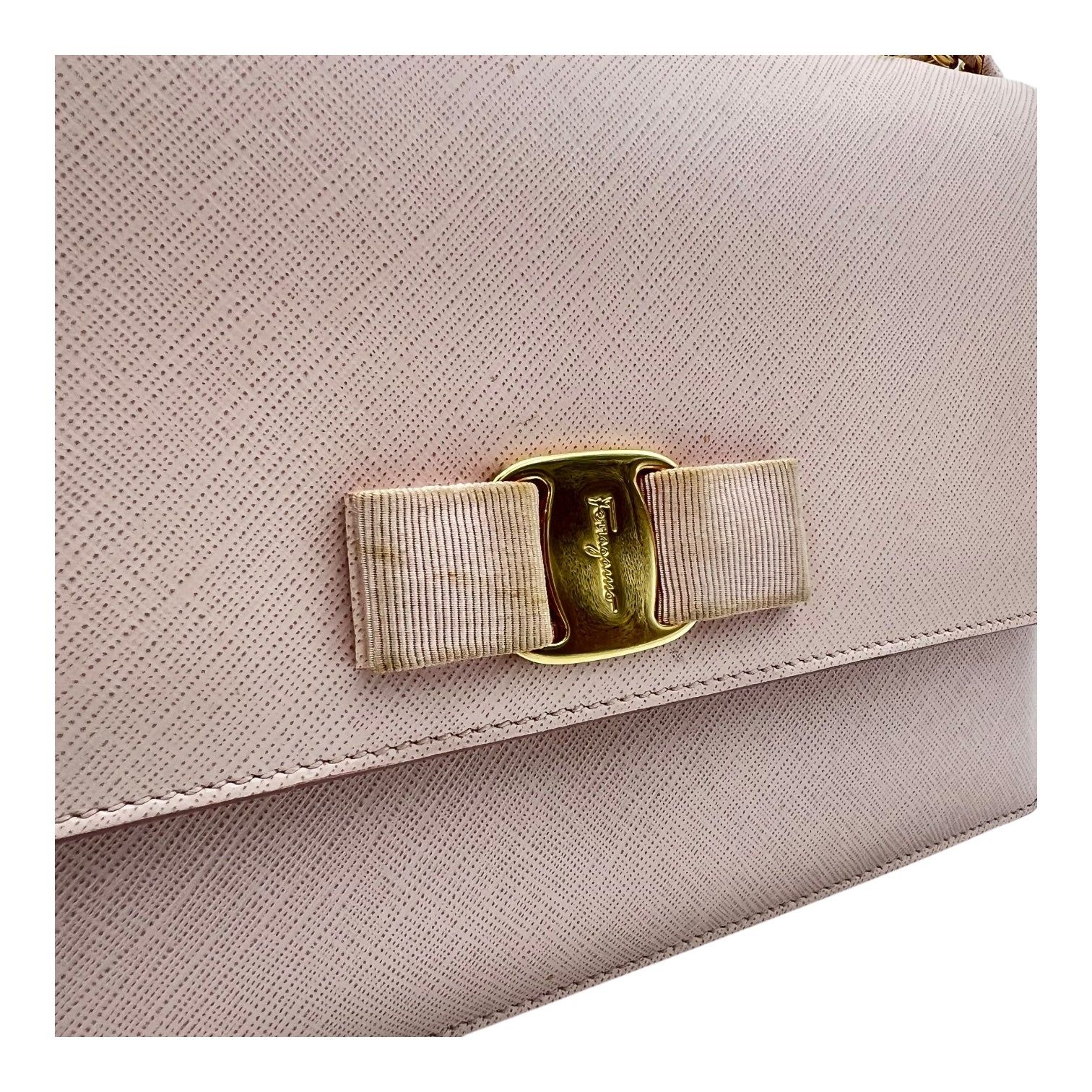 Salvatore Ferragamo Vara Bow Shoulder Bag Pink in Calfskin, Gold hardware_8