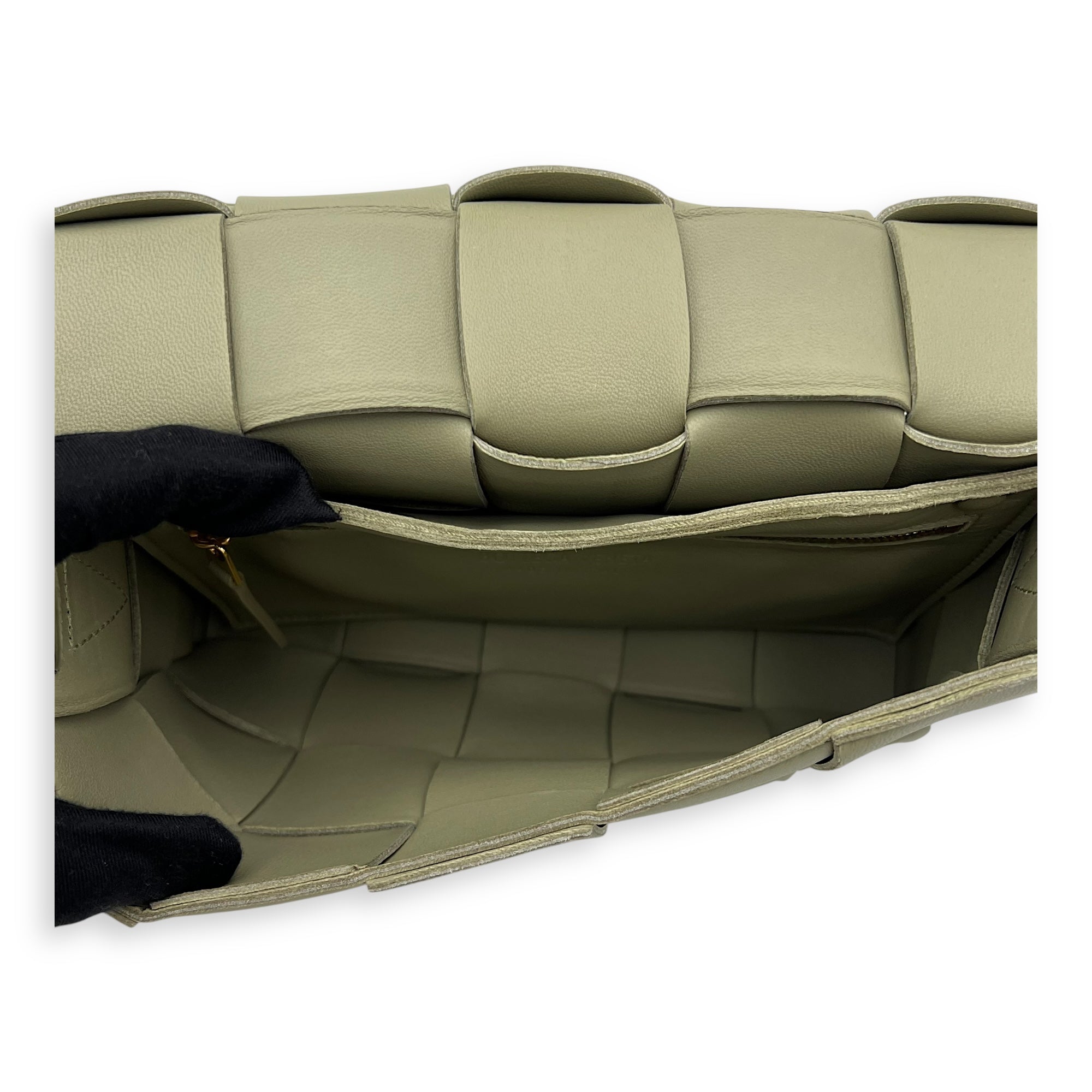 Bottega Veneta Cassette Green Shoulder Bag in Calfskin, Gold hardware_6