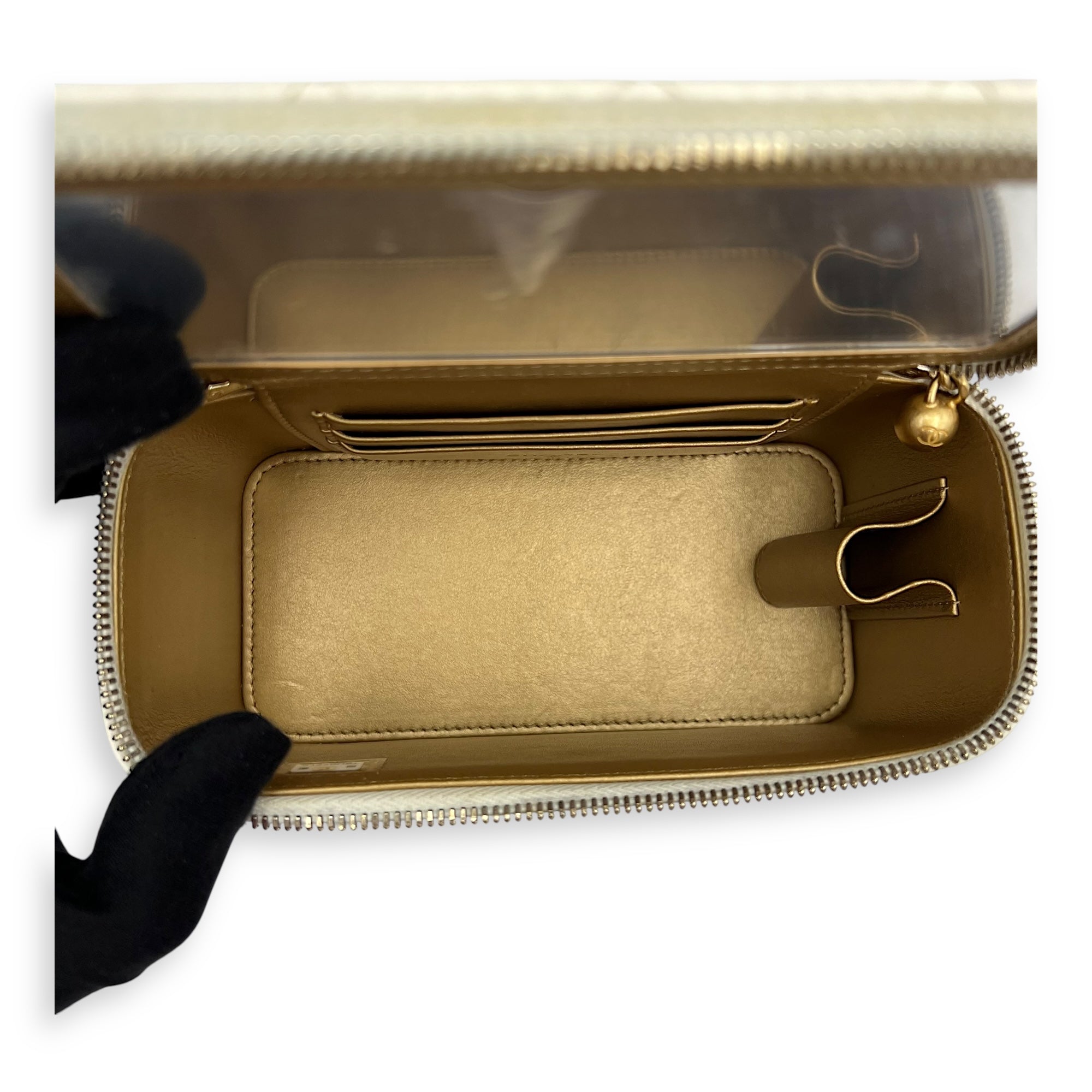 Chanel Pearl Crush Vanity Bag White in Lambskin, Gold hardware_6
