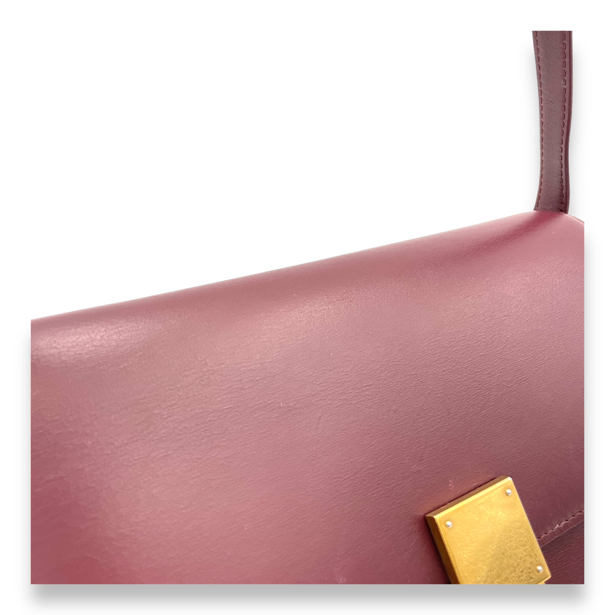 Box Medium Maroon Shoulder Bag in Calfskin, Gold hardware