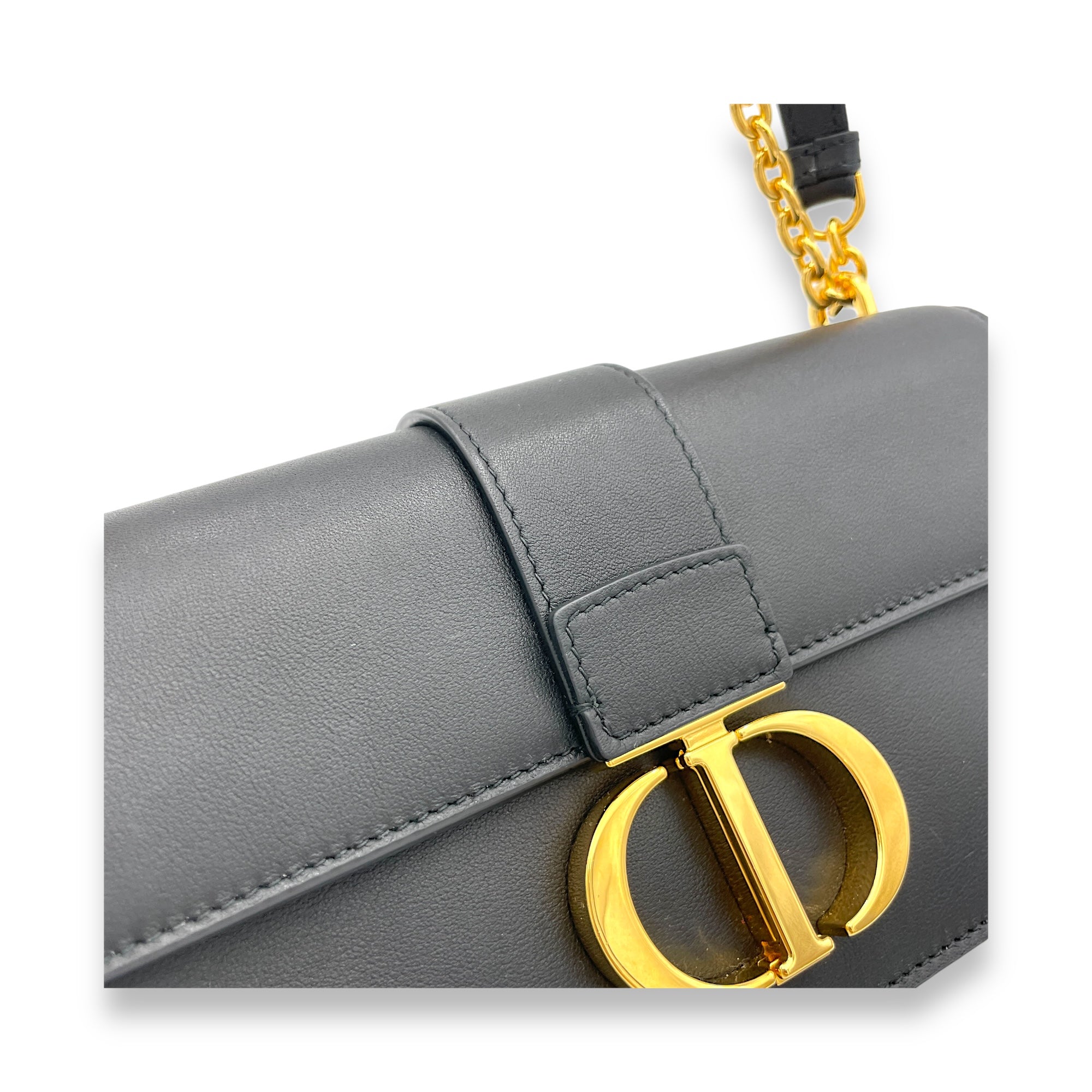 30 Montaigne Shoulder Bag East West Black in Calfskin, Gold hardware