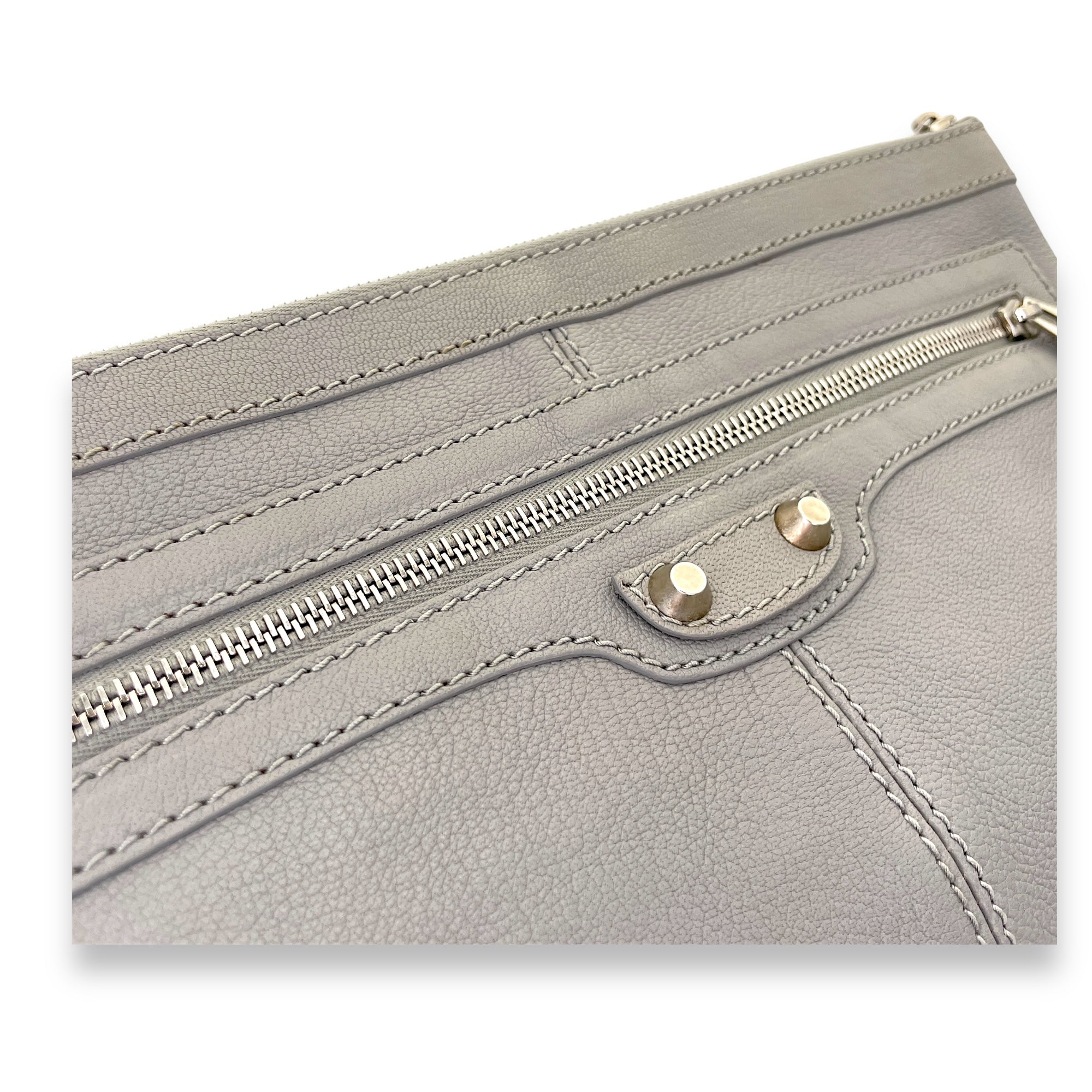 Clip Grey Clutch in Goat Leather, Silver hardware