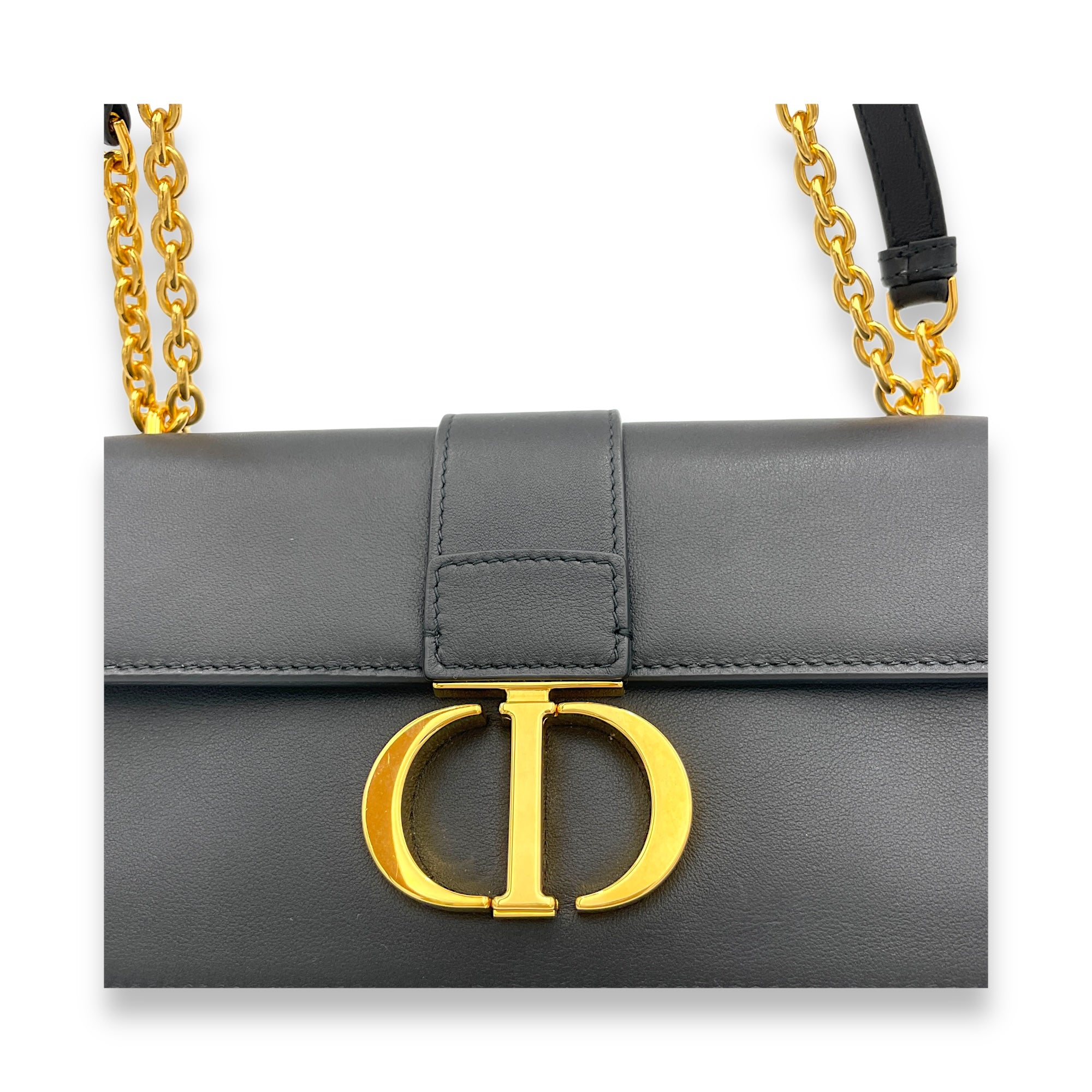 30 Montaigne Shoulder Bag East West Black in Calfskin, Gold hardware