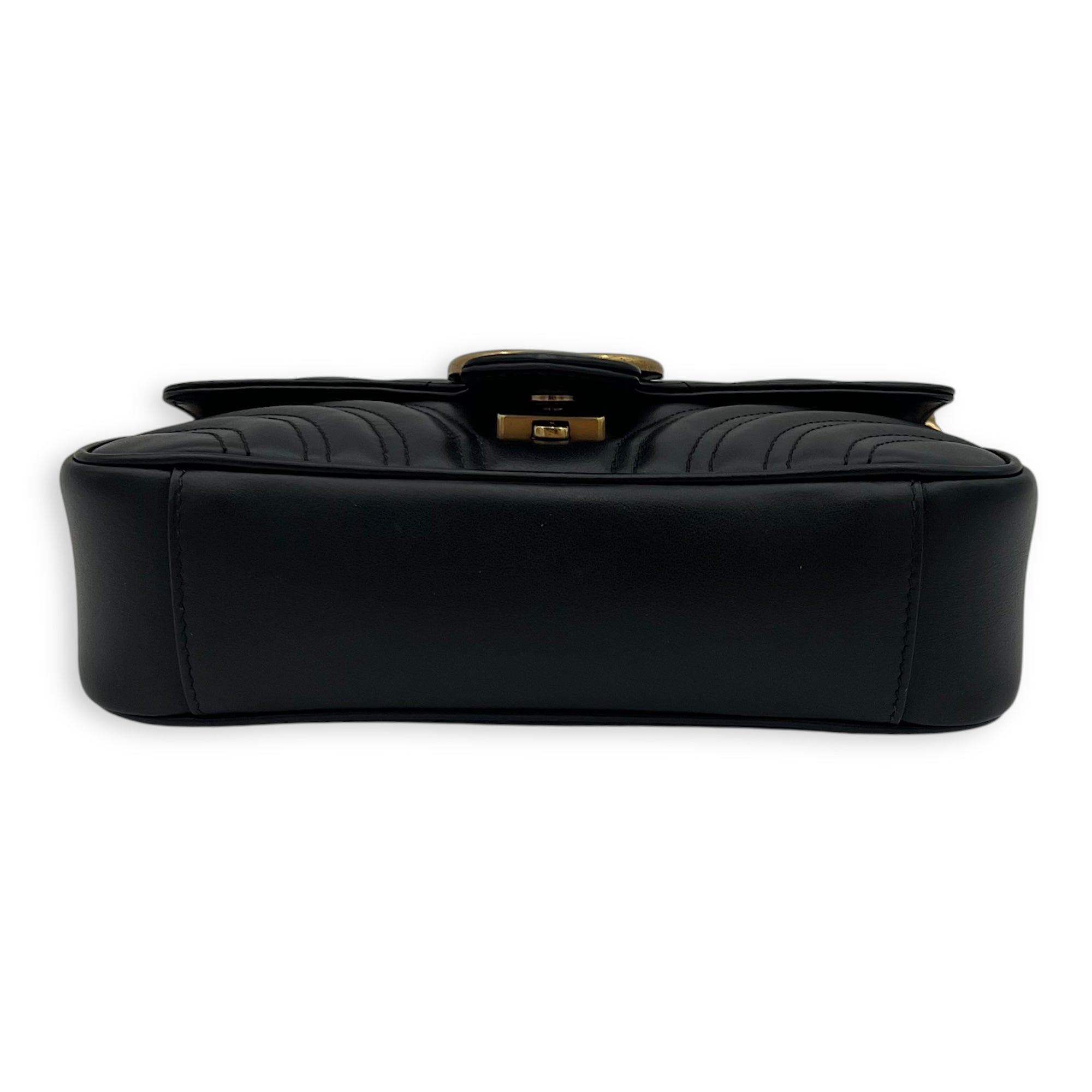Gucci GG Marmont Shoulder Bag Black in Calfskin, Gold hardware_5