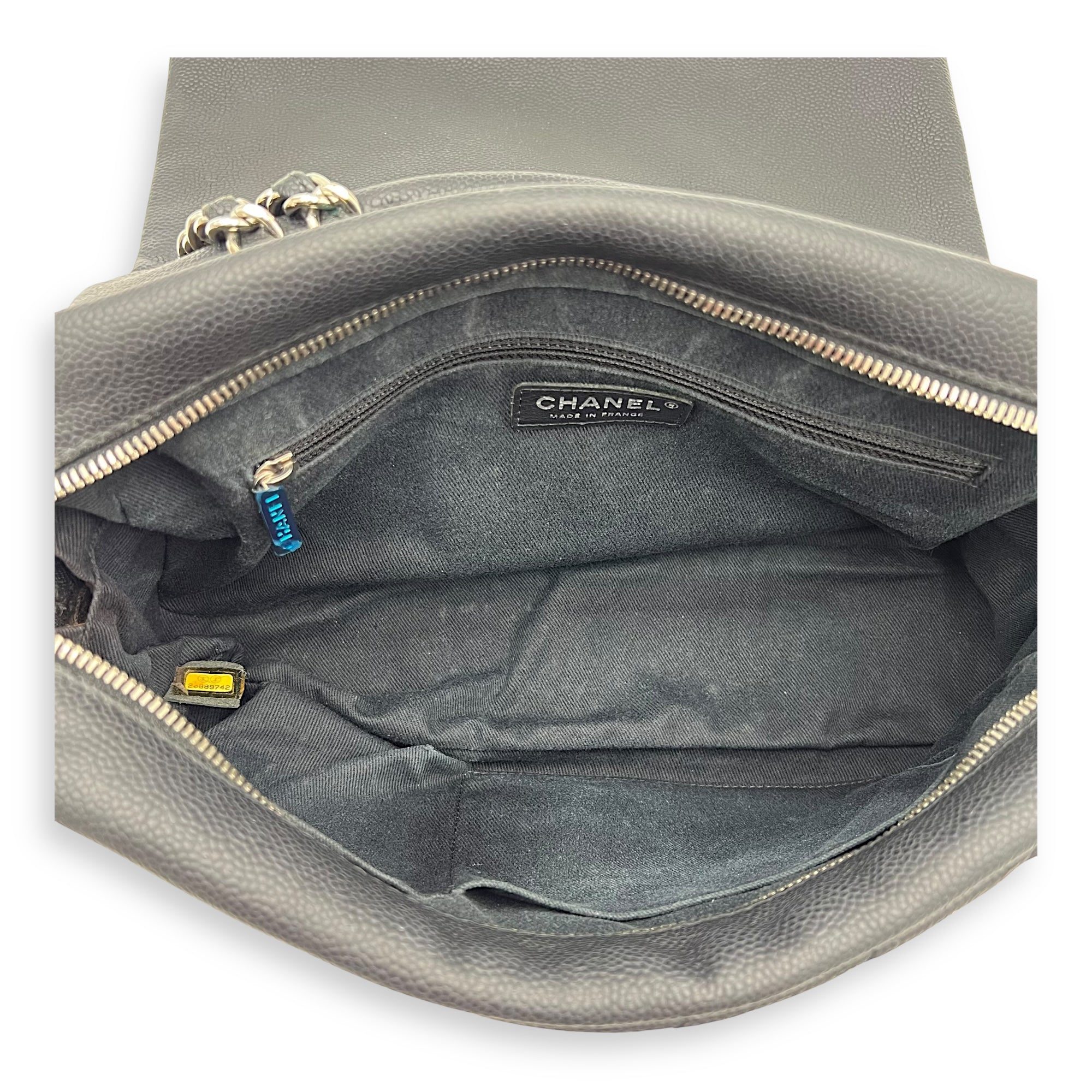 Chanel CC Shoulder Bag Black in Caviar Leather, Silver hardware_6