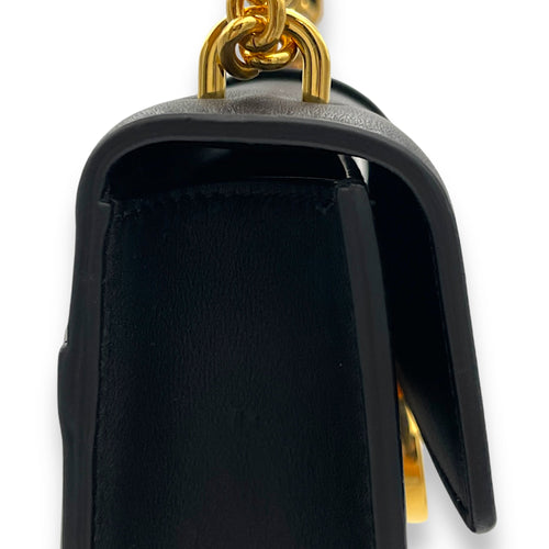 30 Montaigne Shoulder Bag East West Black in Calfskin, Gold hardware