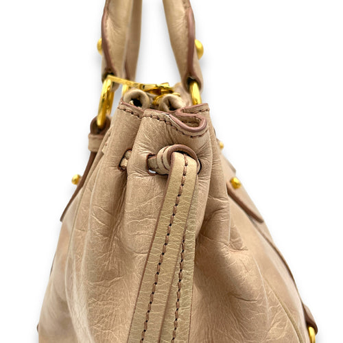 Vitello Shine Top Handle Bag Beige in Distressed Leather, Gold hardware