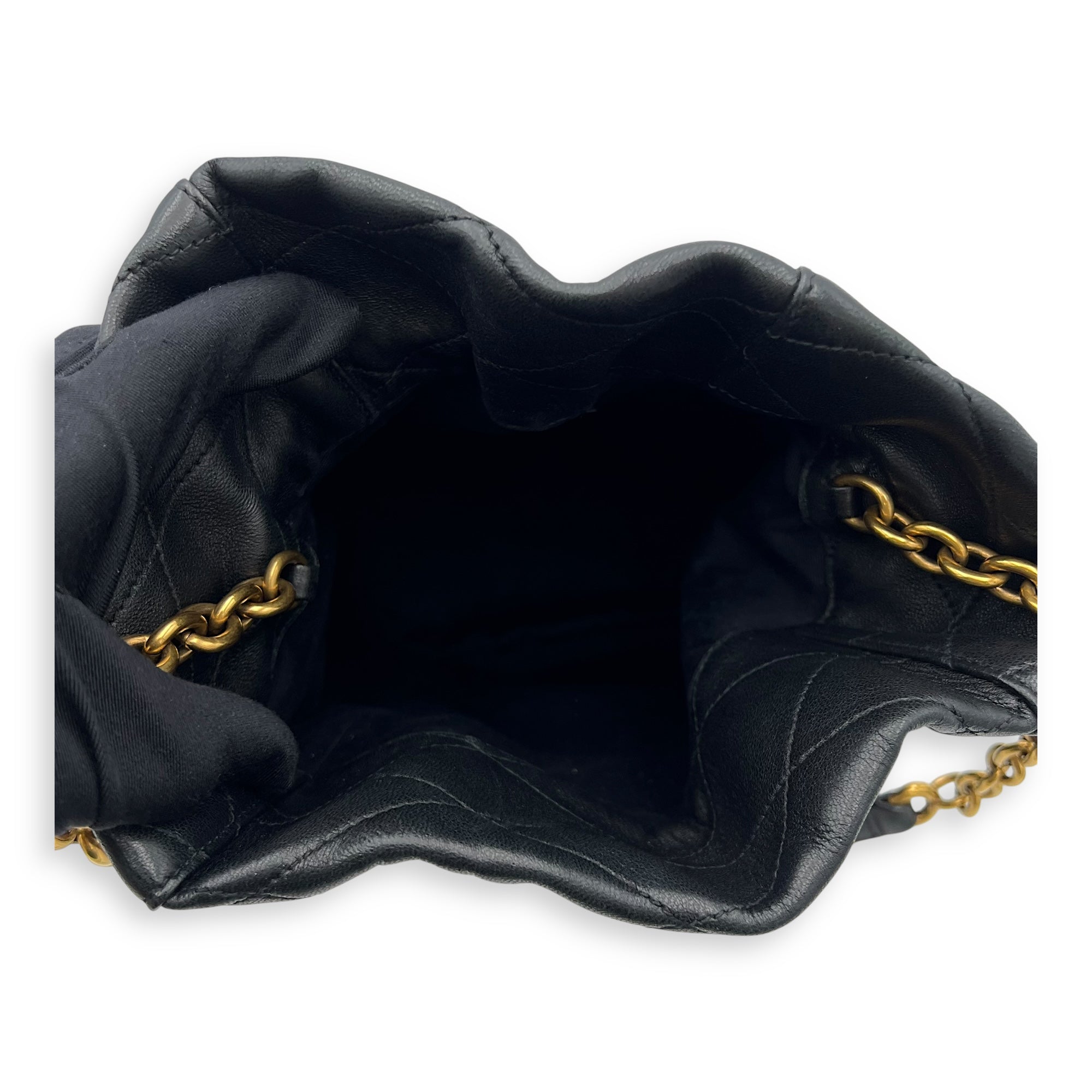 Saint Laurent Le Mallion Bucket Bag Black in Lambskin, Gold hardware_6