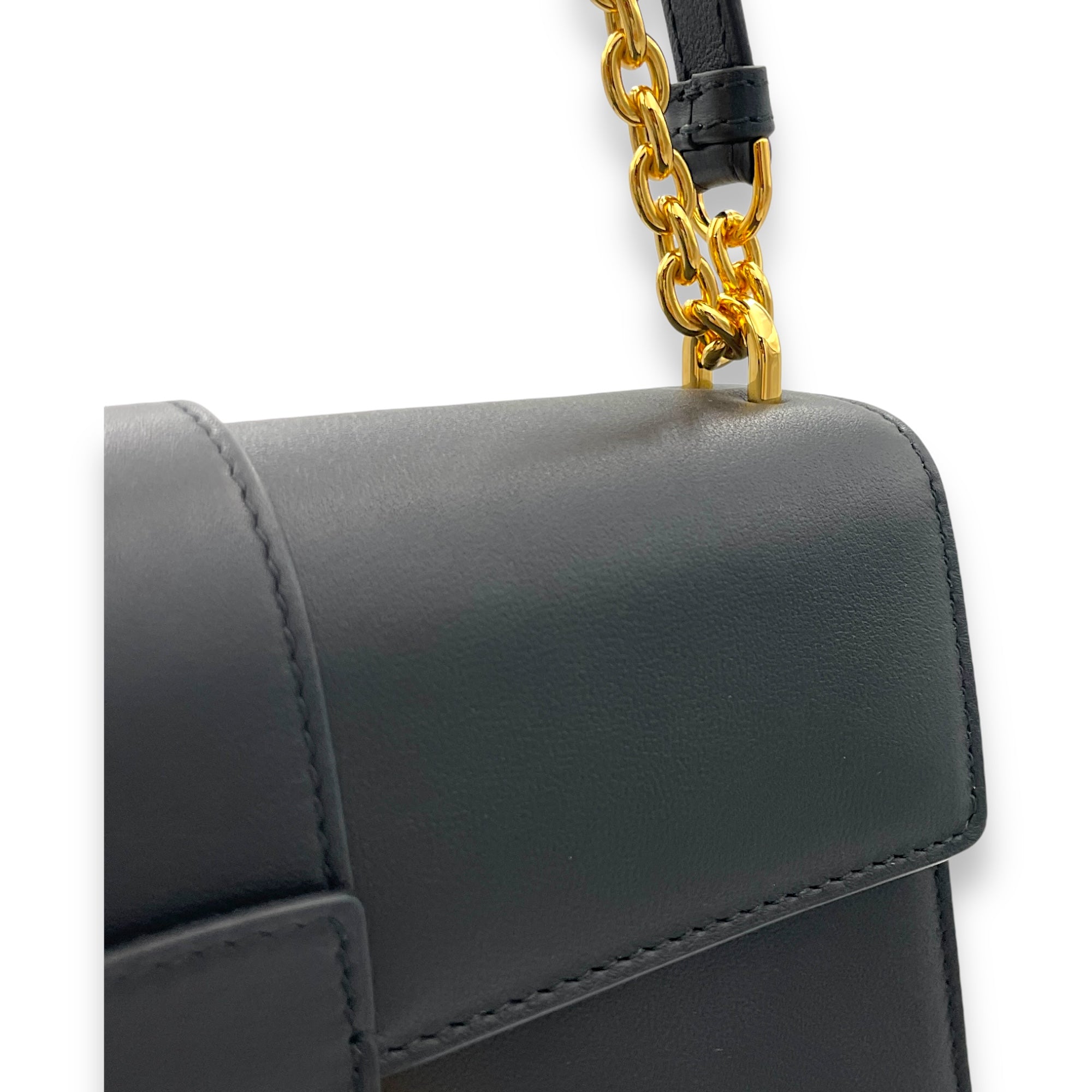 30 Montaigne Shoulder Bag East West Black in Calfskin, Gold hardware