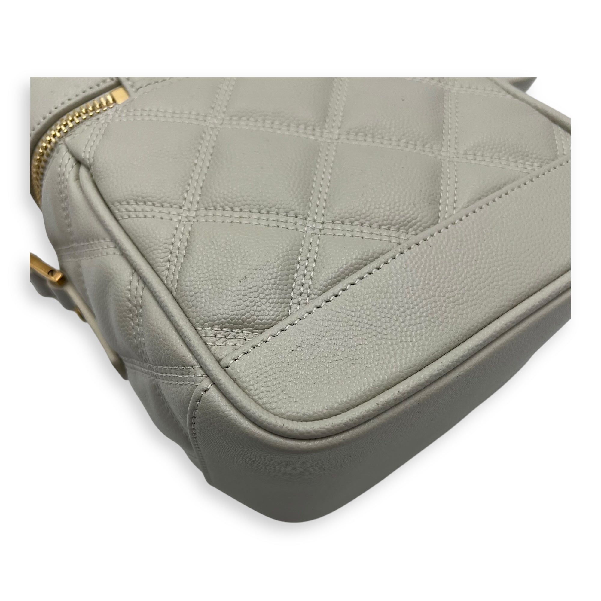 Saint Laurent Quilted 80's  Vanity Bag White in Calfskin, Gold hardware_9
